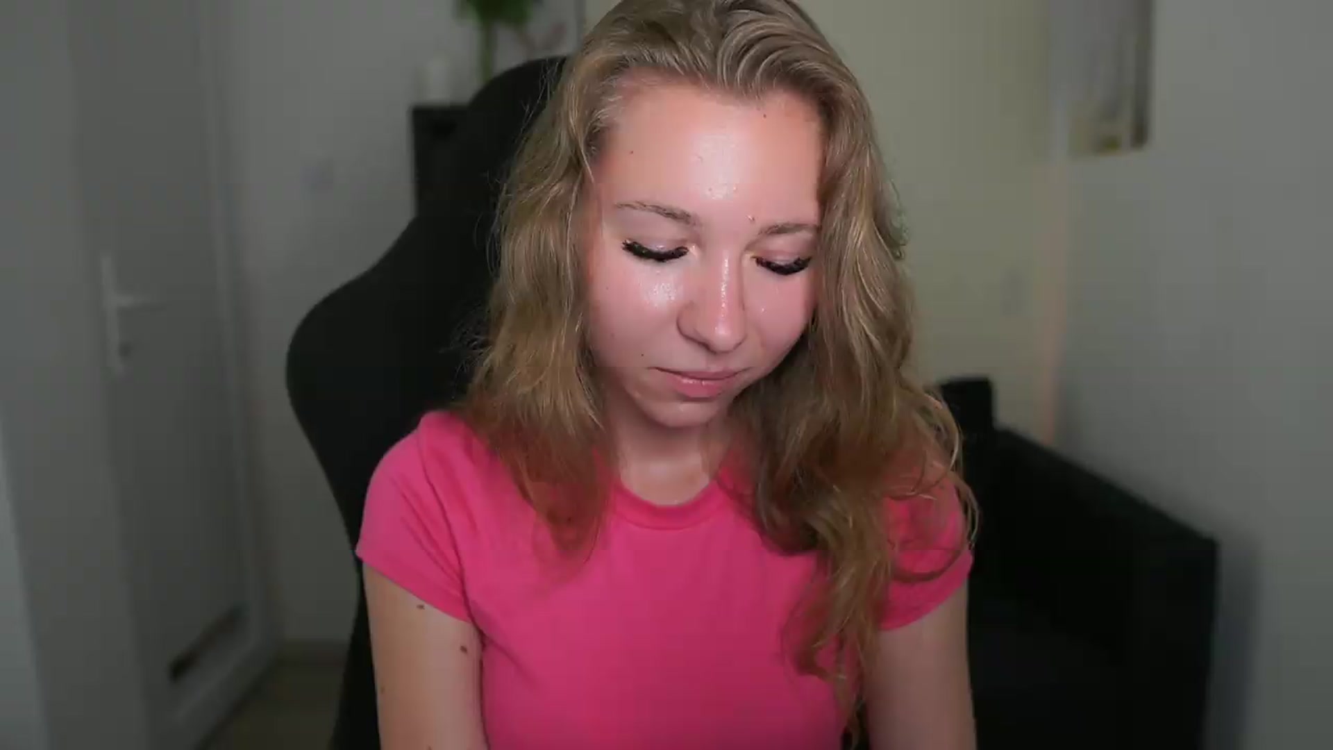 Gallery image thumbnail from VivienVance18's myfreecams stream on, 06/13/2026, 18:25 image 7 of 20