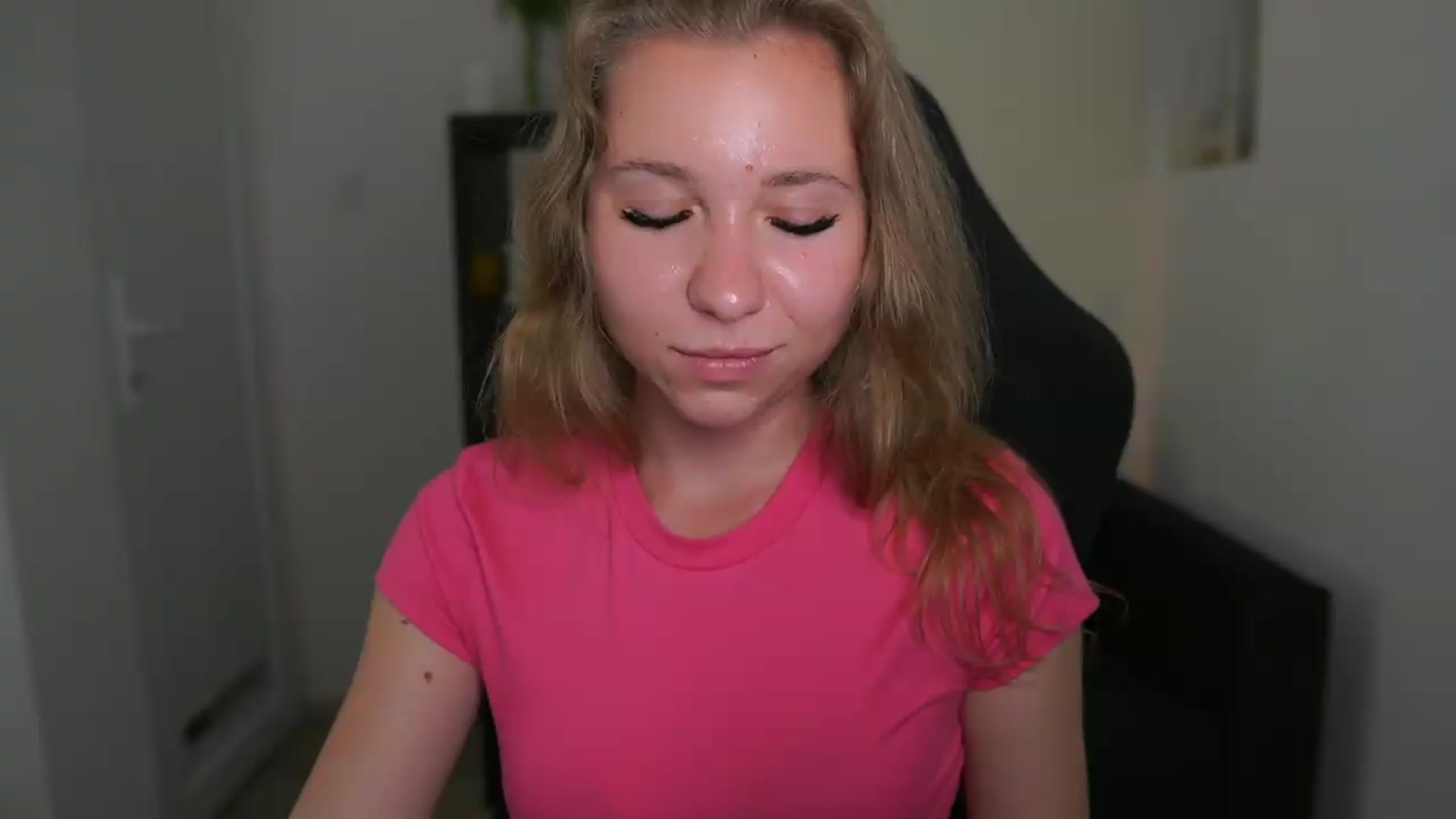 Gallery image thumbnail from VivienVance18's myfreecams stream on, 06/13/2026, 18:25 image 15 of 20