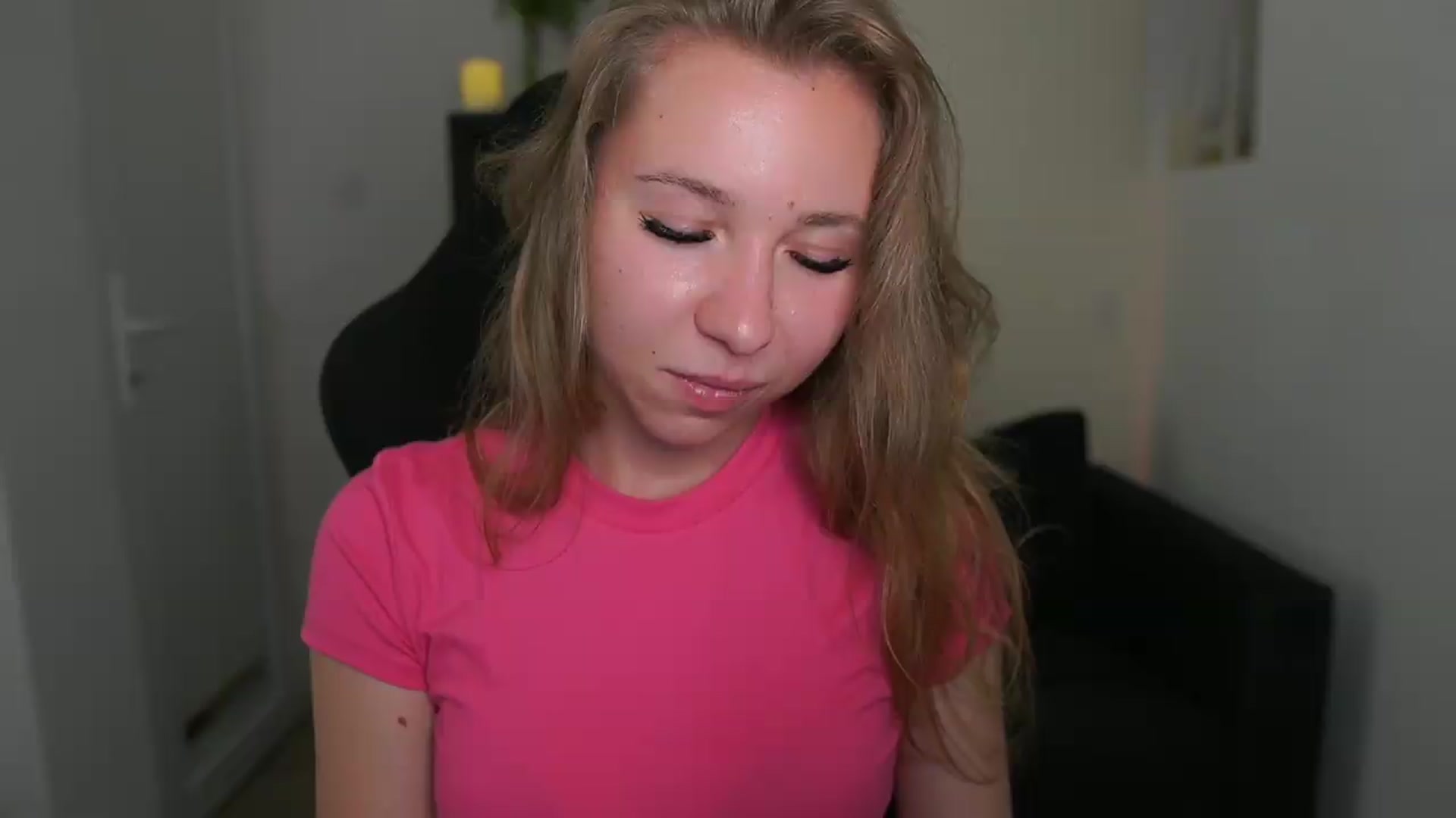 Gallery image thumbnail from VivienVance18's myfreecams stream on, 06/14/2026, 19:15 image 18 of 20
