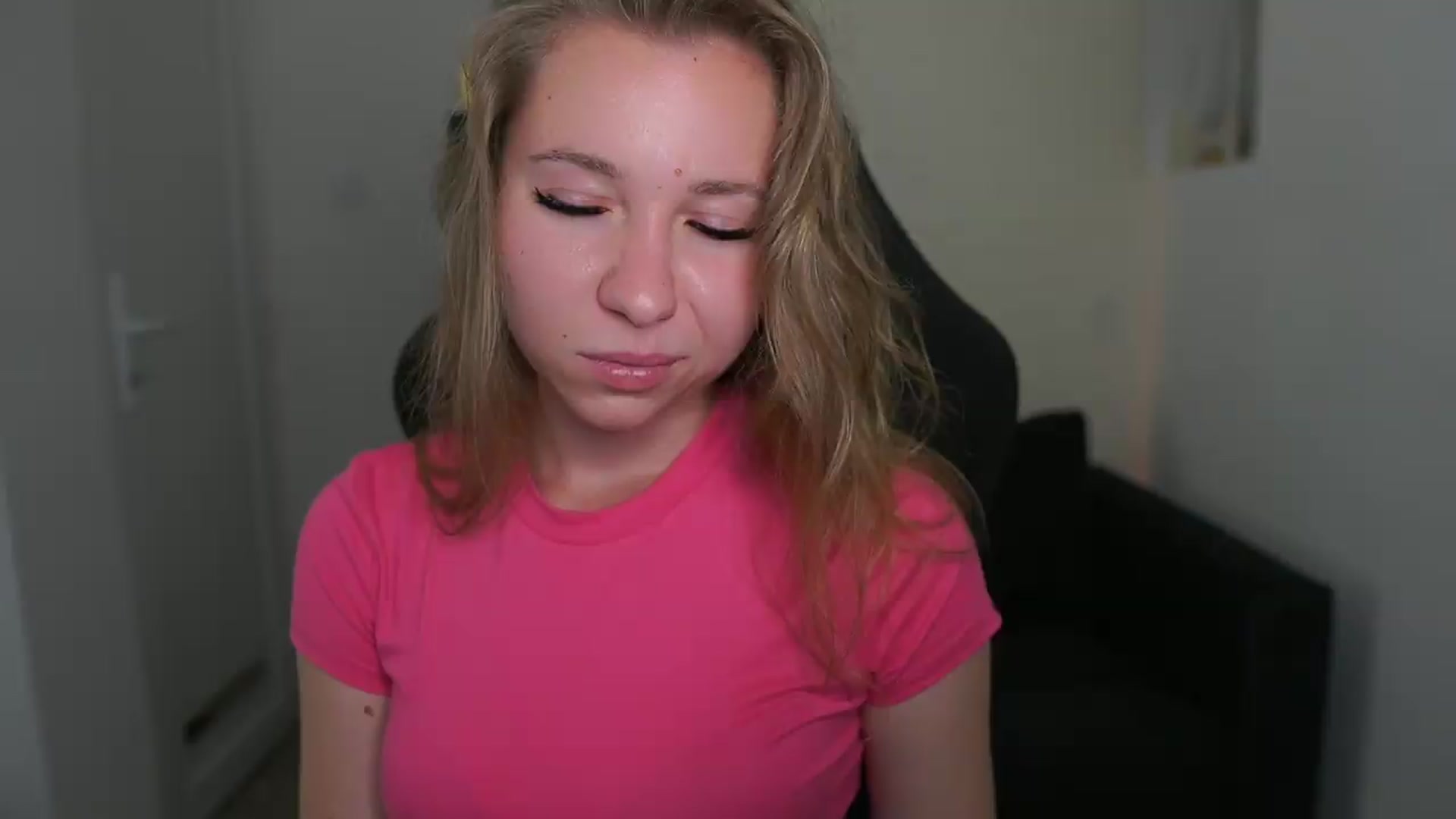 Gallery image thumbnail from VivienVance18's myfreecams stream on, 06/14/2026, 19:15 image 4 of 20