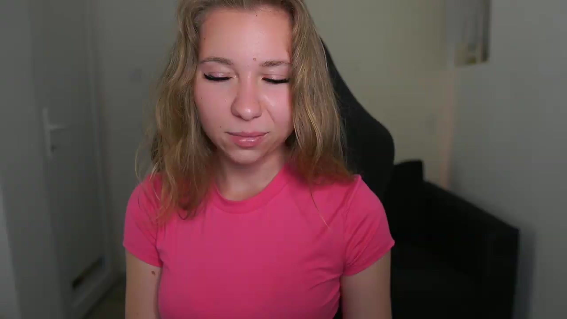 Gallery image thumbnail from VivienVance18's myfreecams stream on, 06/14/2026, 19:15 image 7 of 20
