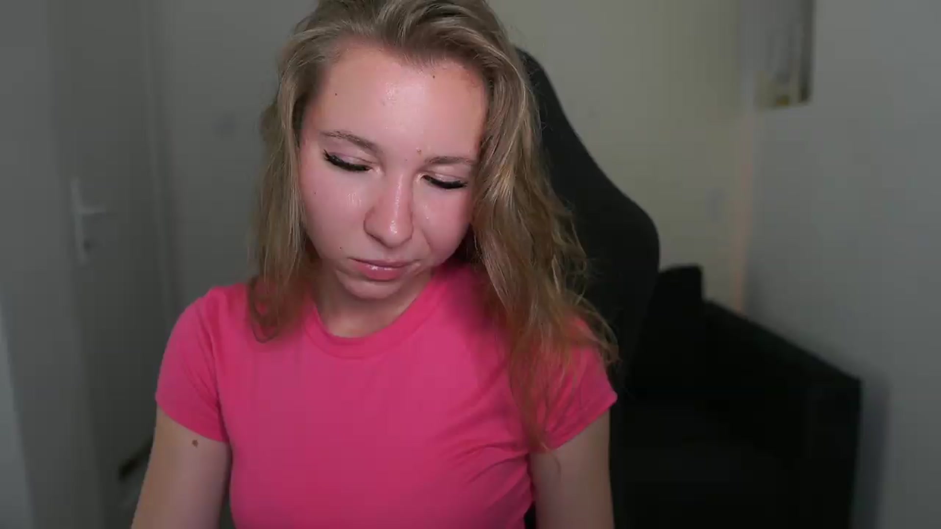 Gallery image thumbnail from VivienVance18's myfreecams stream on, 06/14/2026, 19:15 image 2 of 20