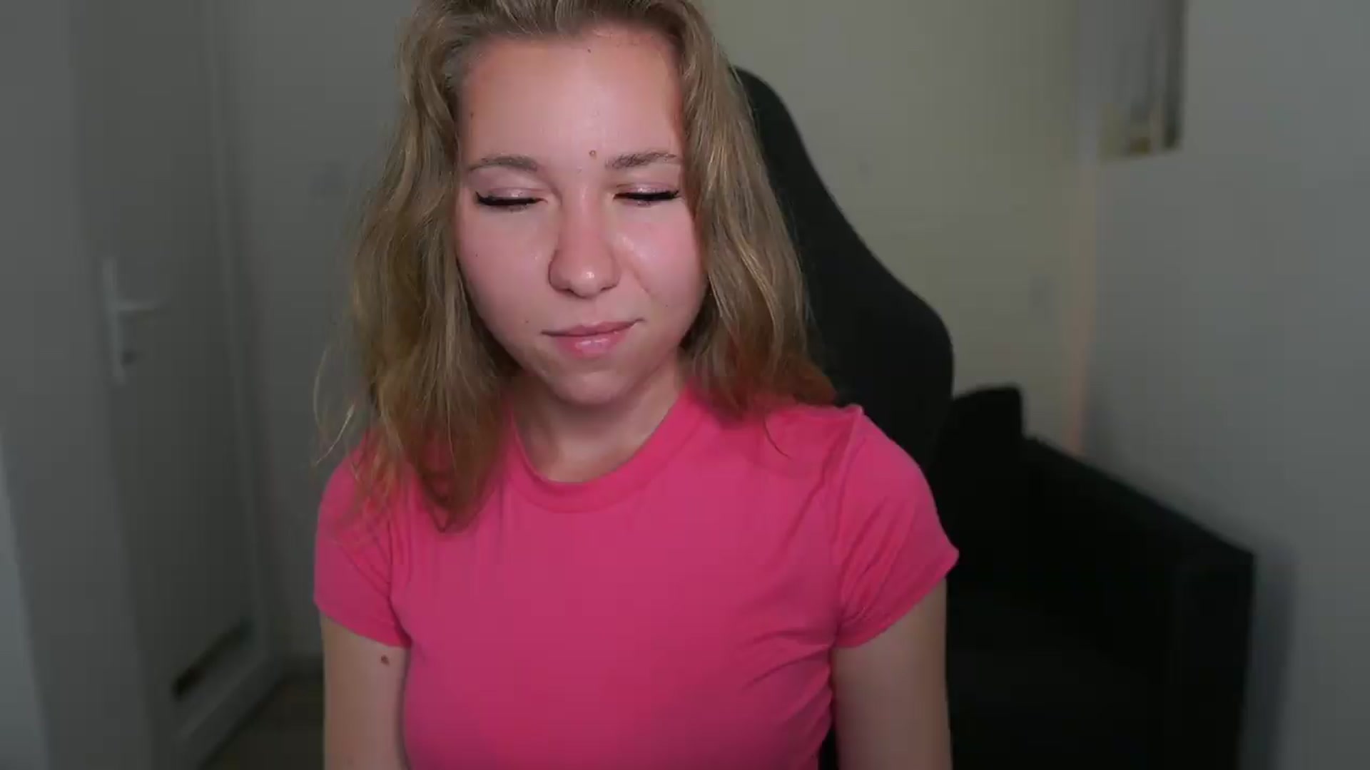 Gallery image thumbnail from VivienVance18's myfreecams stream on, 06/14/2026, 19:15 image 5 of 20