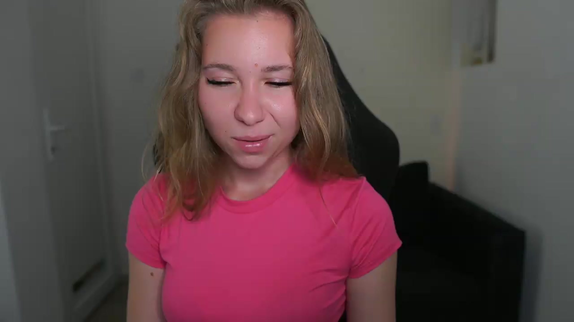 Gallery image thumbnail from VivienVance18's myfreecams stream on, 06/14/2026, 19:15 image 6 of 20