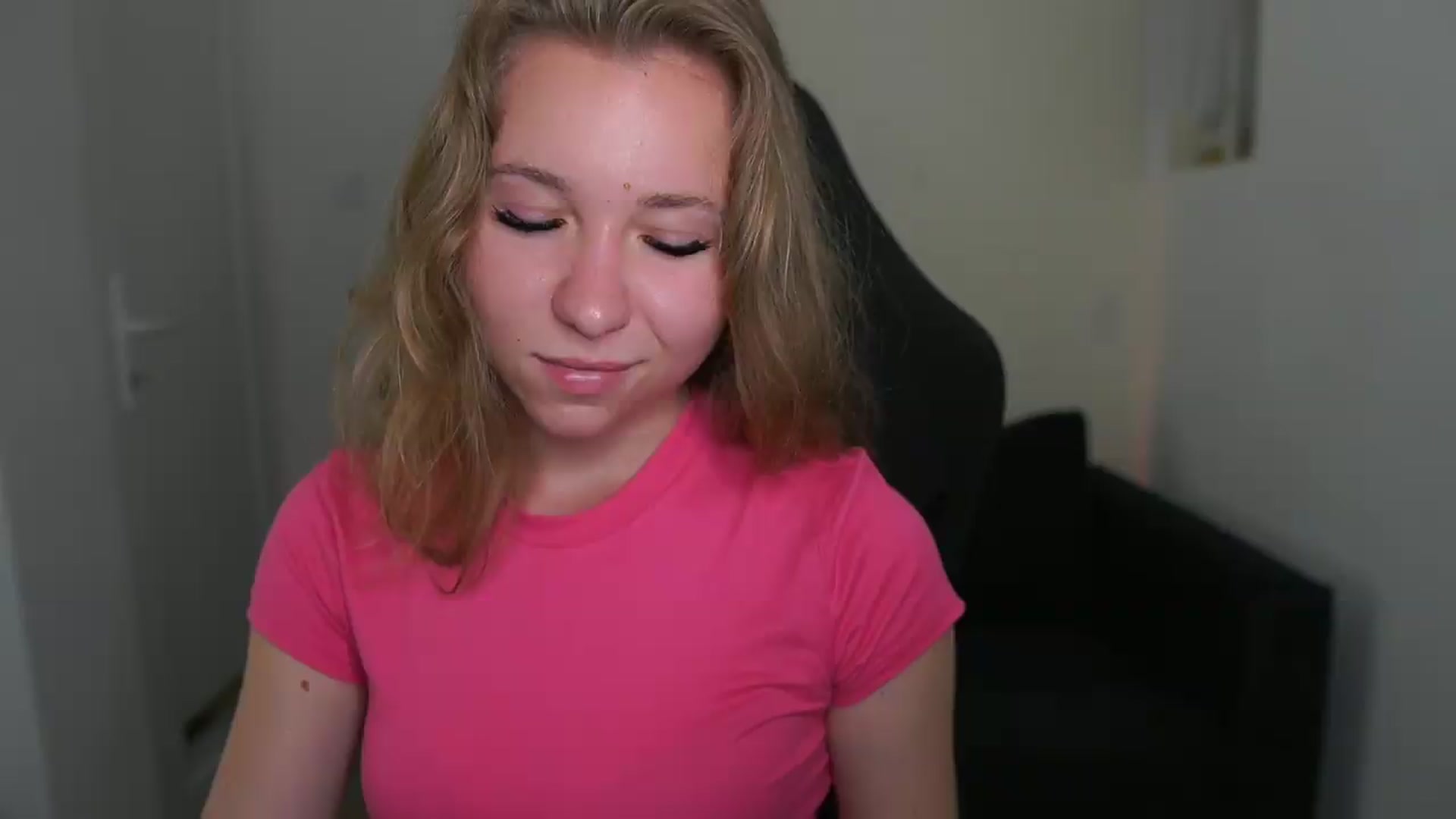 Gallery image thumbnail from VivienVance18's myfreecams stream on, 06/14/2026, 19:15 image 11 of 20