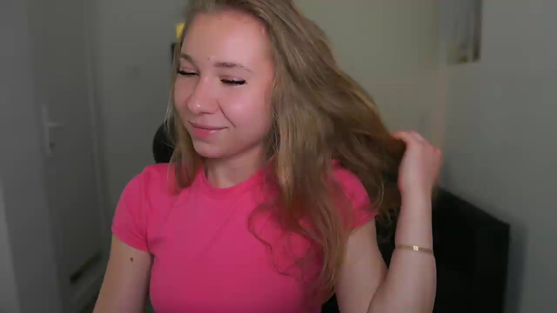 Gallery image thumbnail from VivienVance18's myfreecams stream on, 06/14/2026, 19:15 image 17 of 20