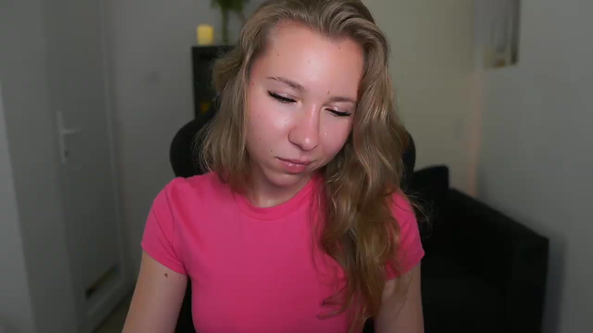 Gallery image thumbnail from VivienVance18's myfreecams stream on, 06/14/2026, 23:27 image 3 of 20