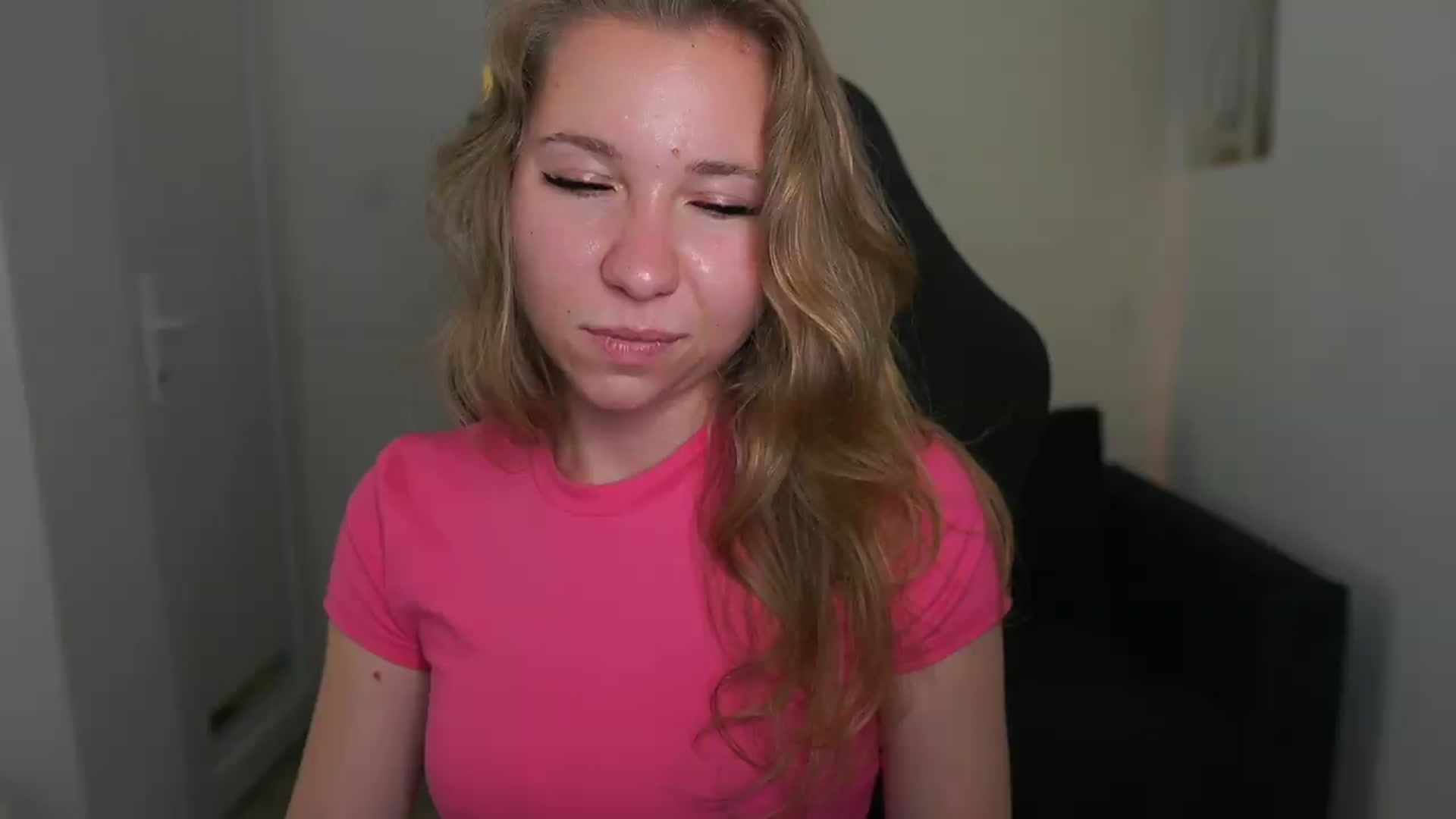 Gallery image thumbnail from VivienVance18's myfreecams stream on, 06/14/2026, 23:27 image 2 of 20