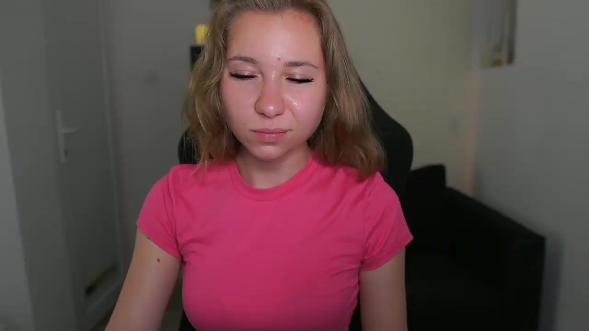 Gallery image thumbnail from VivienVance18's myfreecams stream on, 06/14/2026, 23:27 image 5 of 20