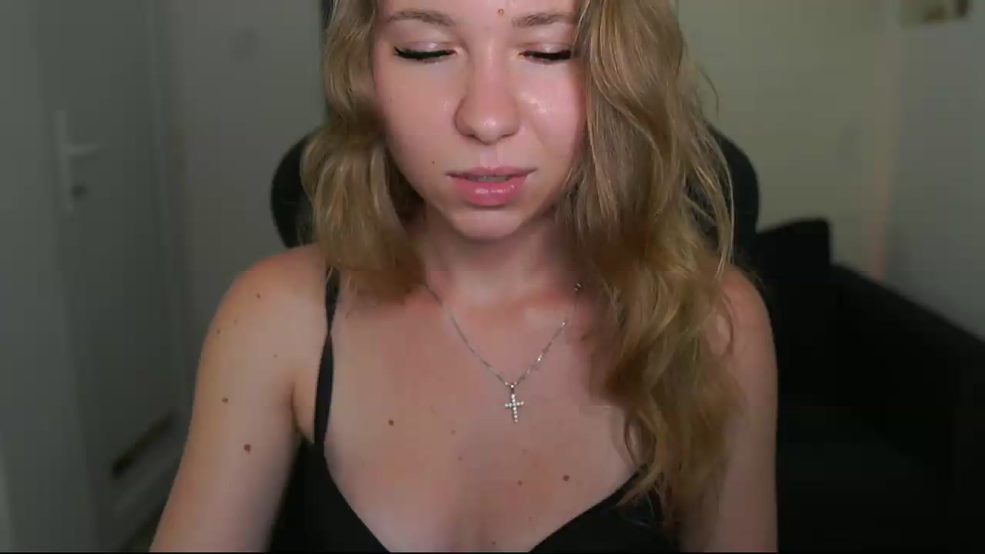 Gallery image thumbnail from VivienVance18's myfreecams stream on, 06/15/2026, 16:59 image 13 of 20