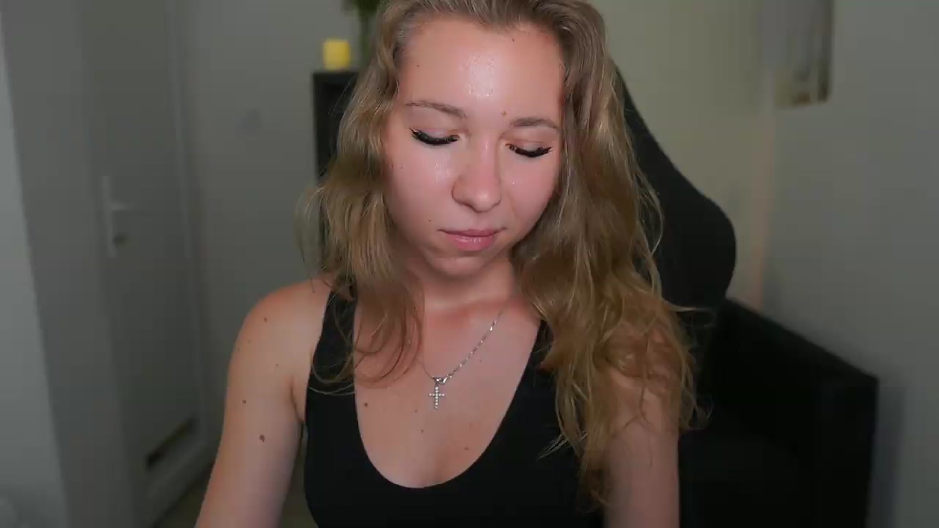 Gallery image thumbnail from VivienVance18's myfreecams stream on, 06/15/2026, 18:12 image 6 of 20