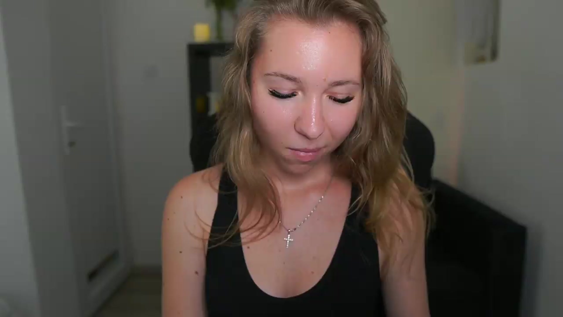 Gallery image thumbnail from VivienVance18's myfreecams stream on, 06/15/2026, 18:12 image 11 of 20