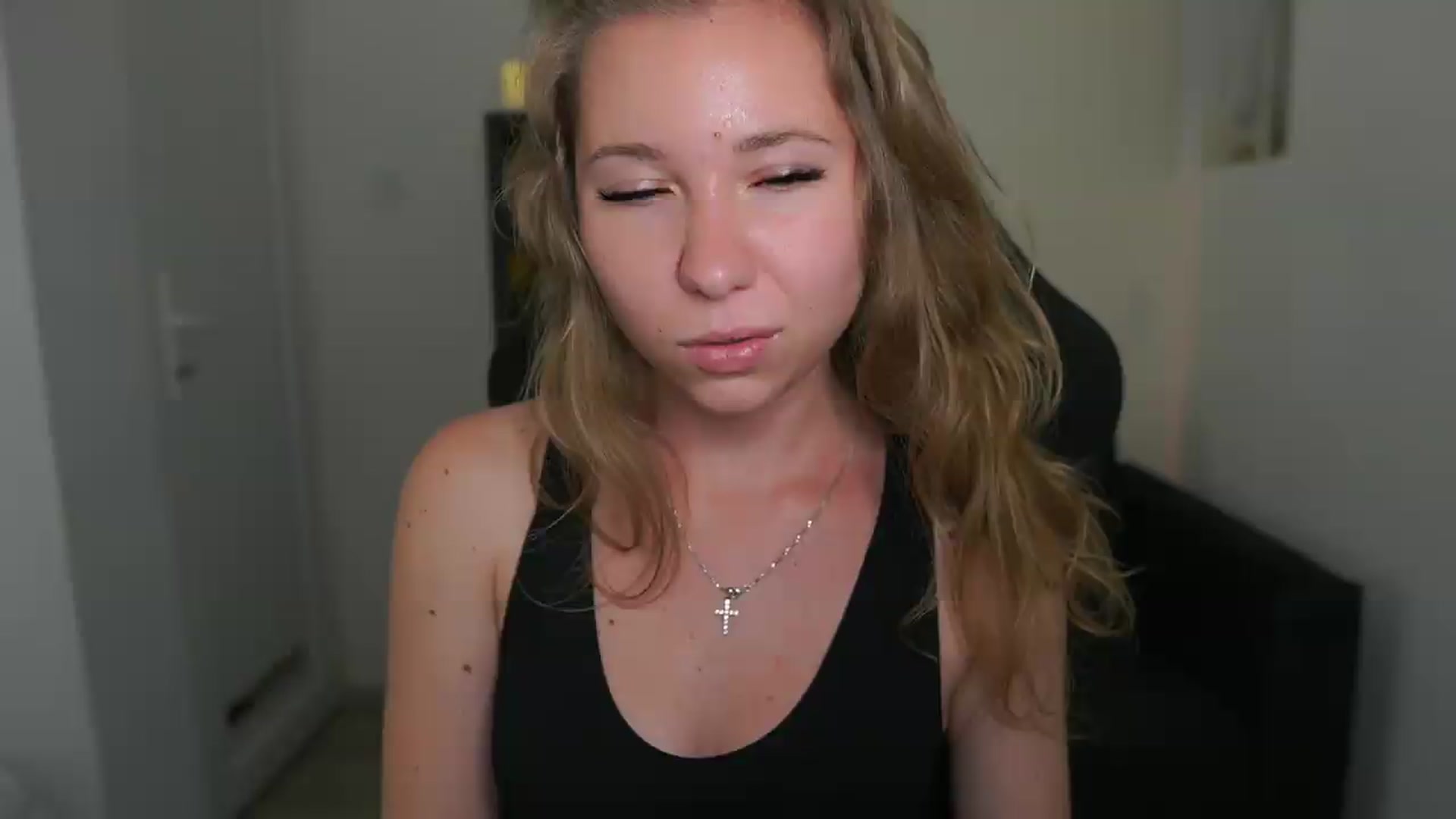 Gallery image thumbnail from VivienVance18's myfreecams stream on, 06/15/2026, 18:12 image 5 of 20