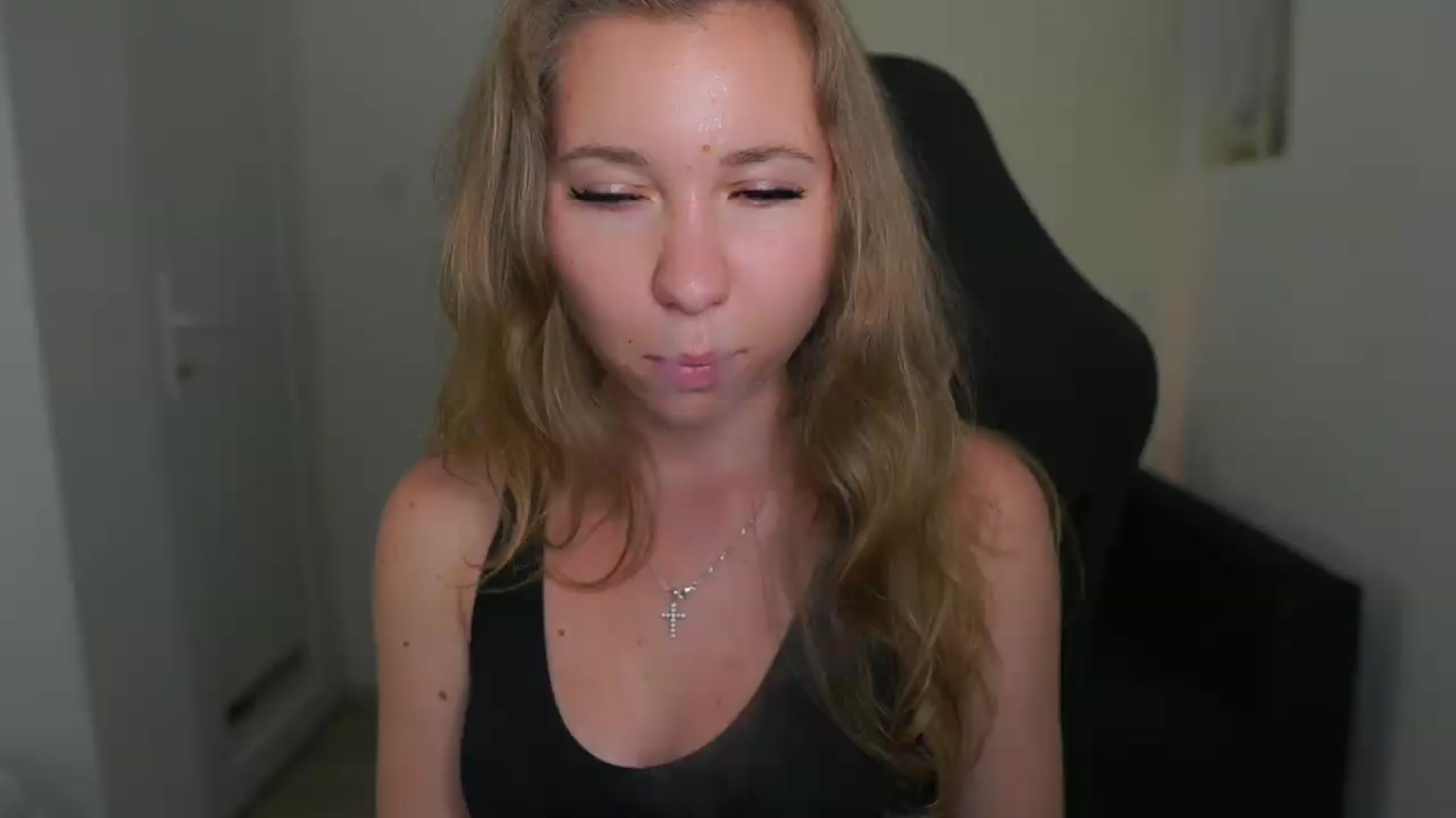 Gallery image thumbnail from VivienVance18's myfreecams stream on, 06/15/2026, 18:12 image 4 of 20