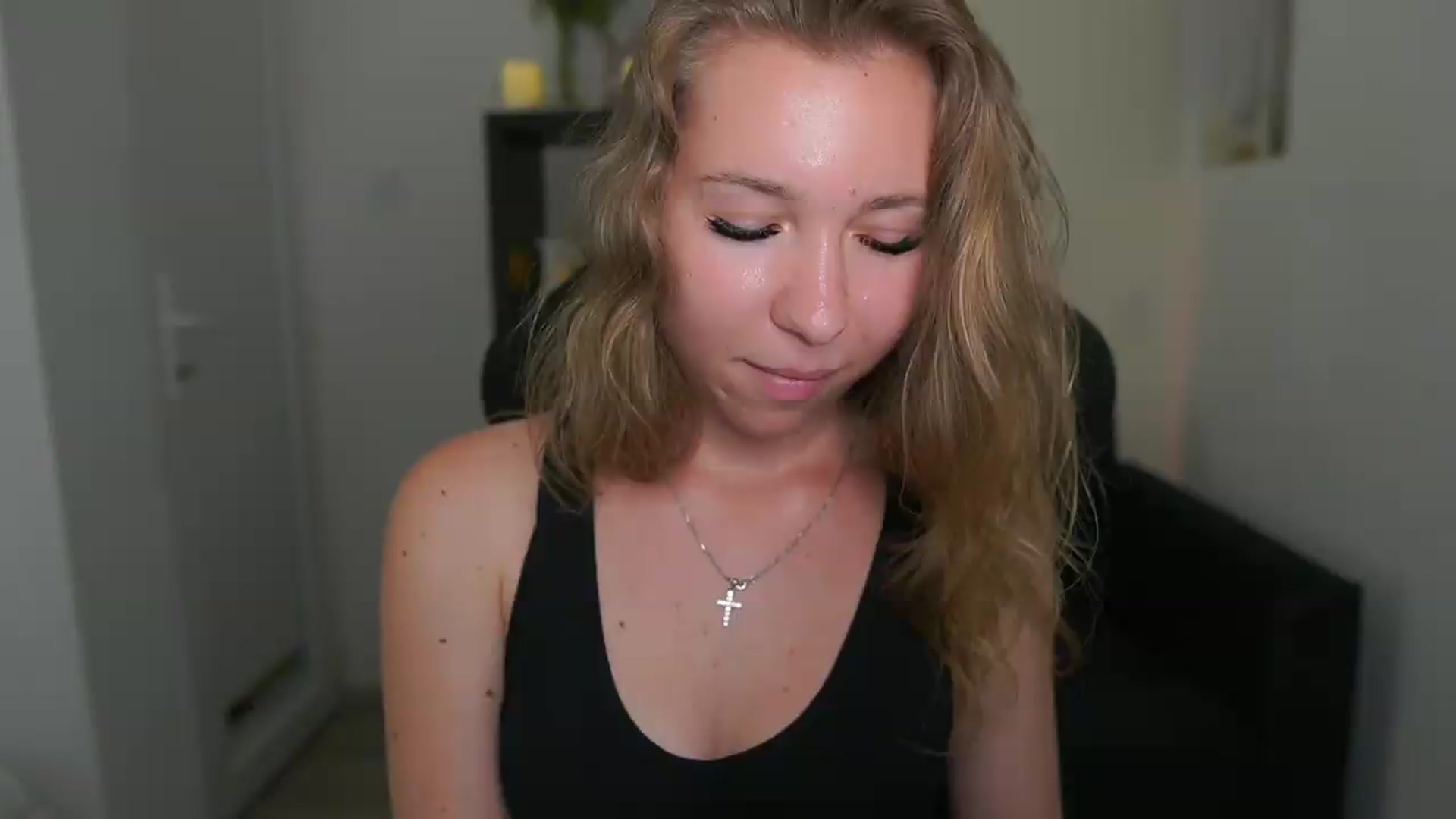 Gallery image thumbnail from VivienVance18's myfreecams stream on, 06/15/2026, 18:12 image 9 of 20
