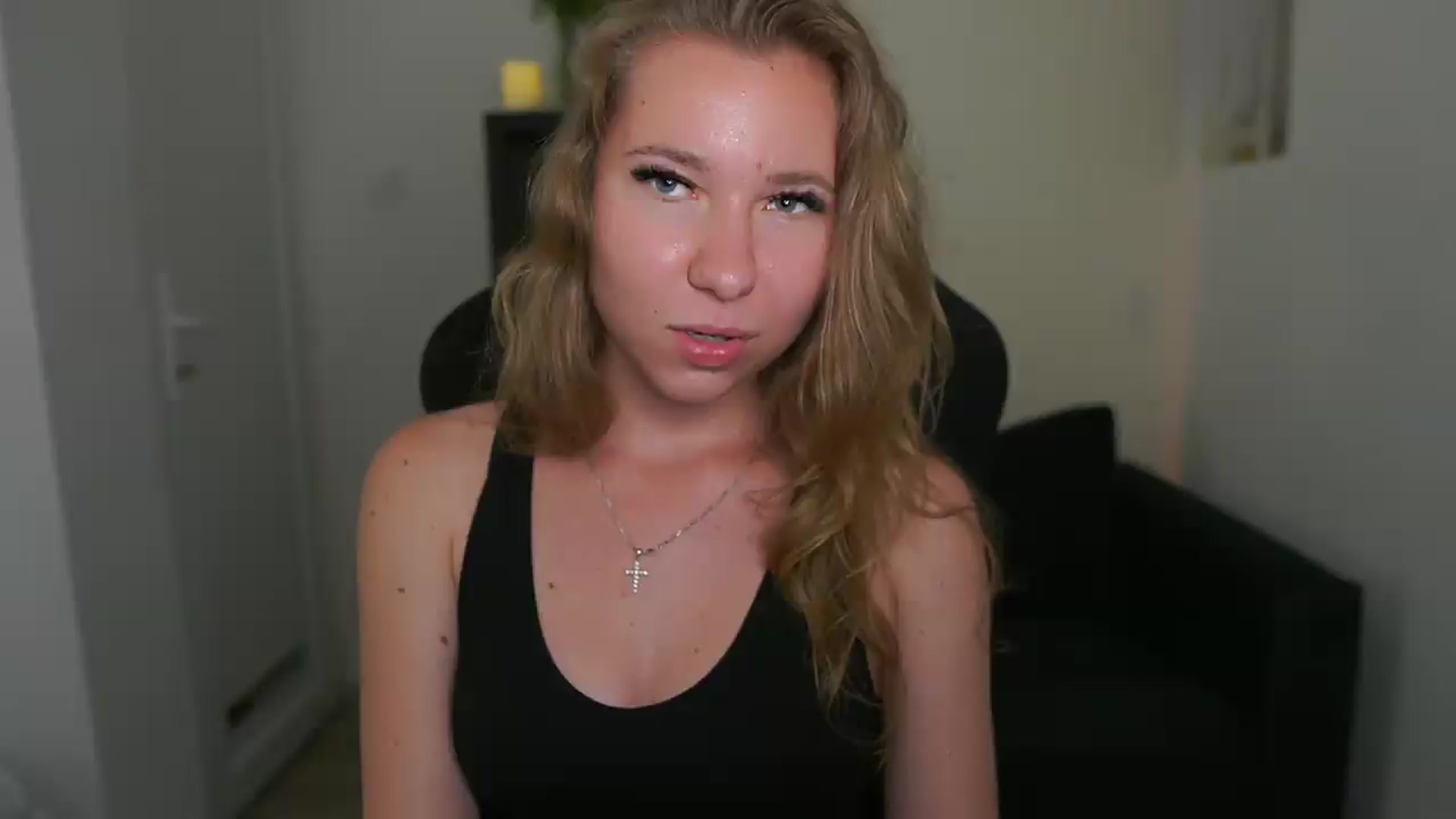 Gallery image thumbnail from VivienVance18's myfreecams stream on, 06/15/2026, 18:12 image 15 of 20