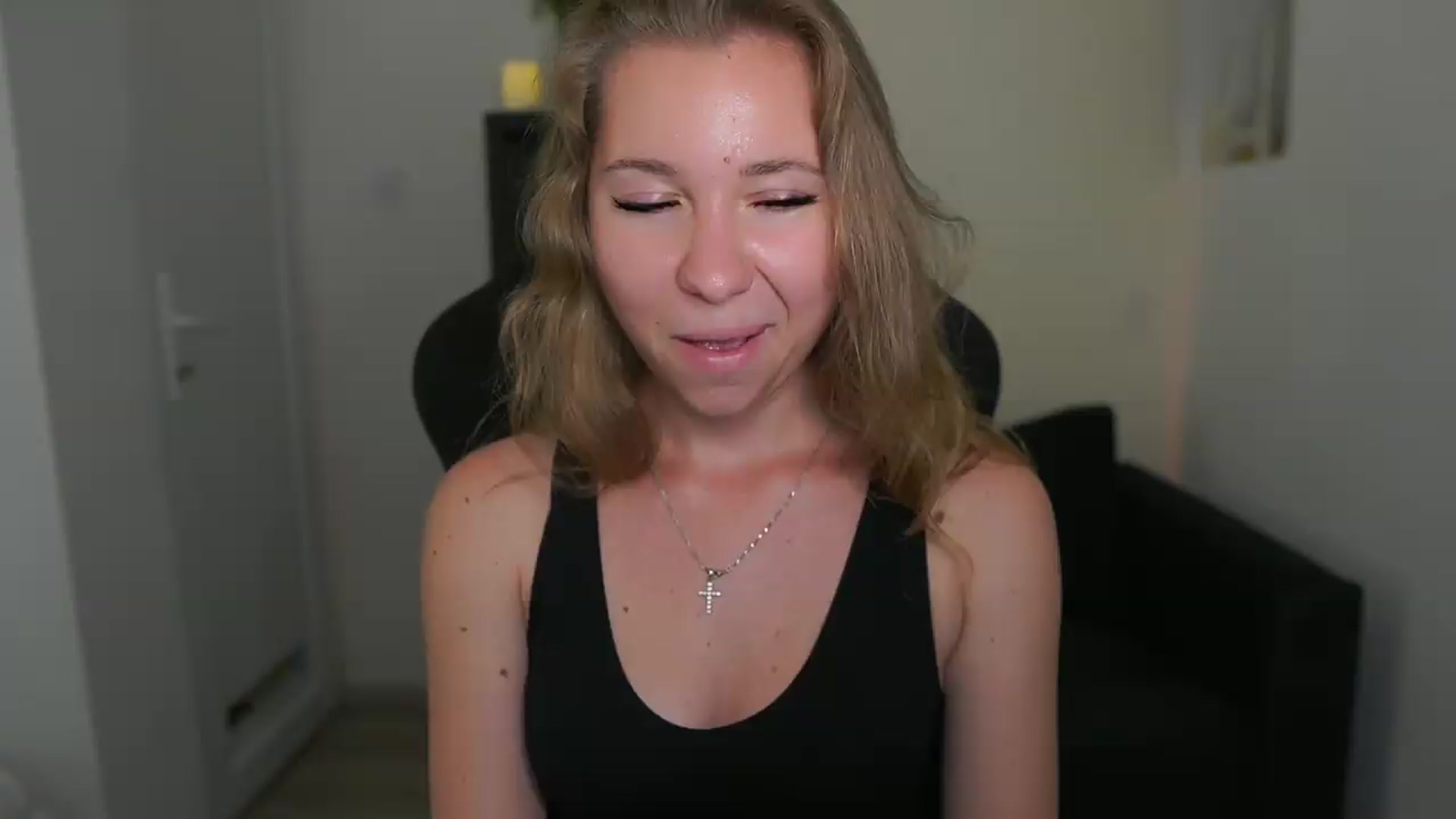Gallery image thumbnail from VivienVance18's myfreecams stream on, 06/15/2026, 18:12 image 16 of 20