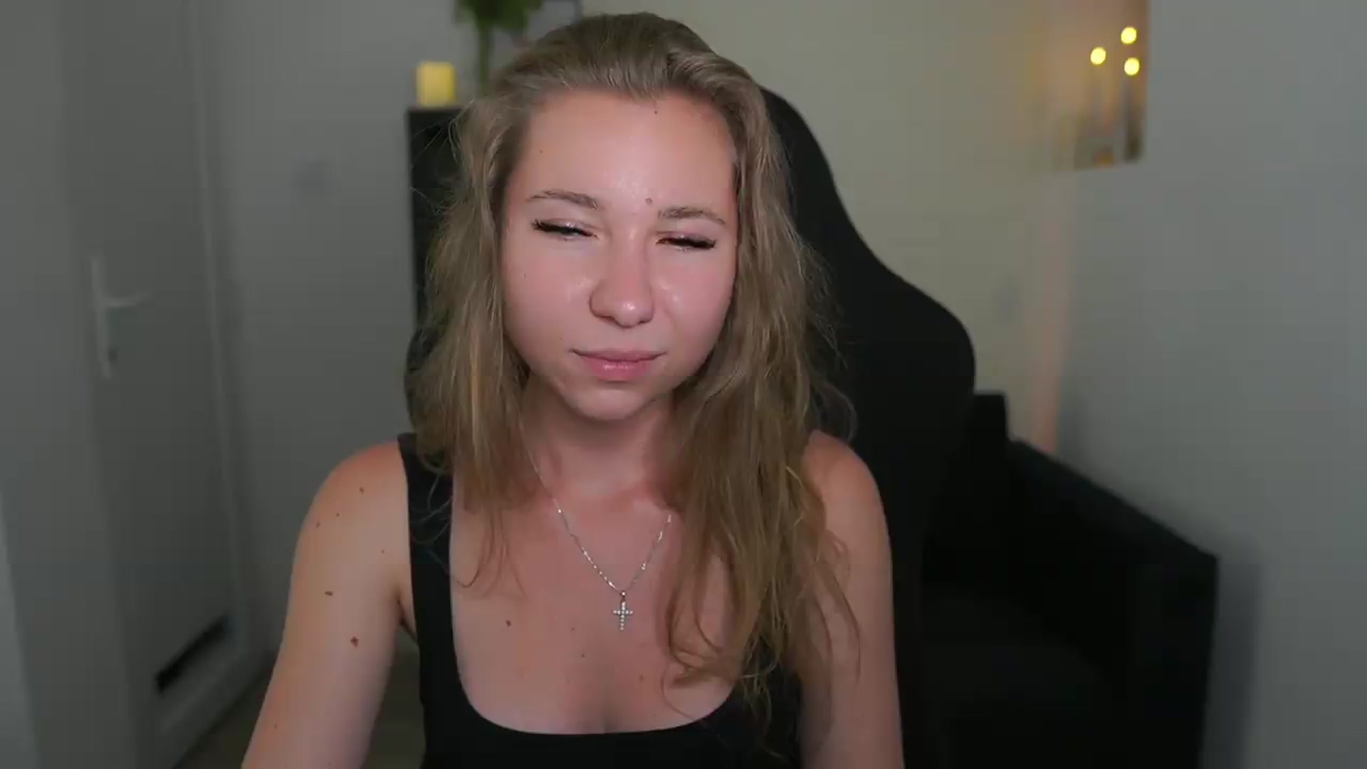 Gallery image thumbnail from VivienVance18's myfreecams stream on, 06/18/2026, 23:27 image 12 of 20