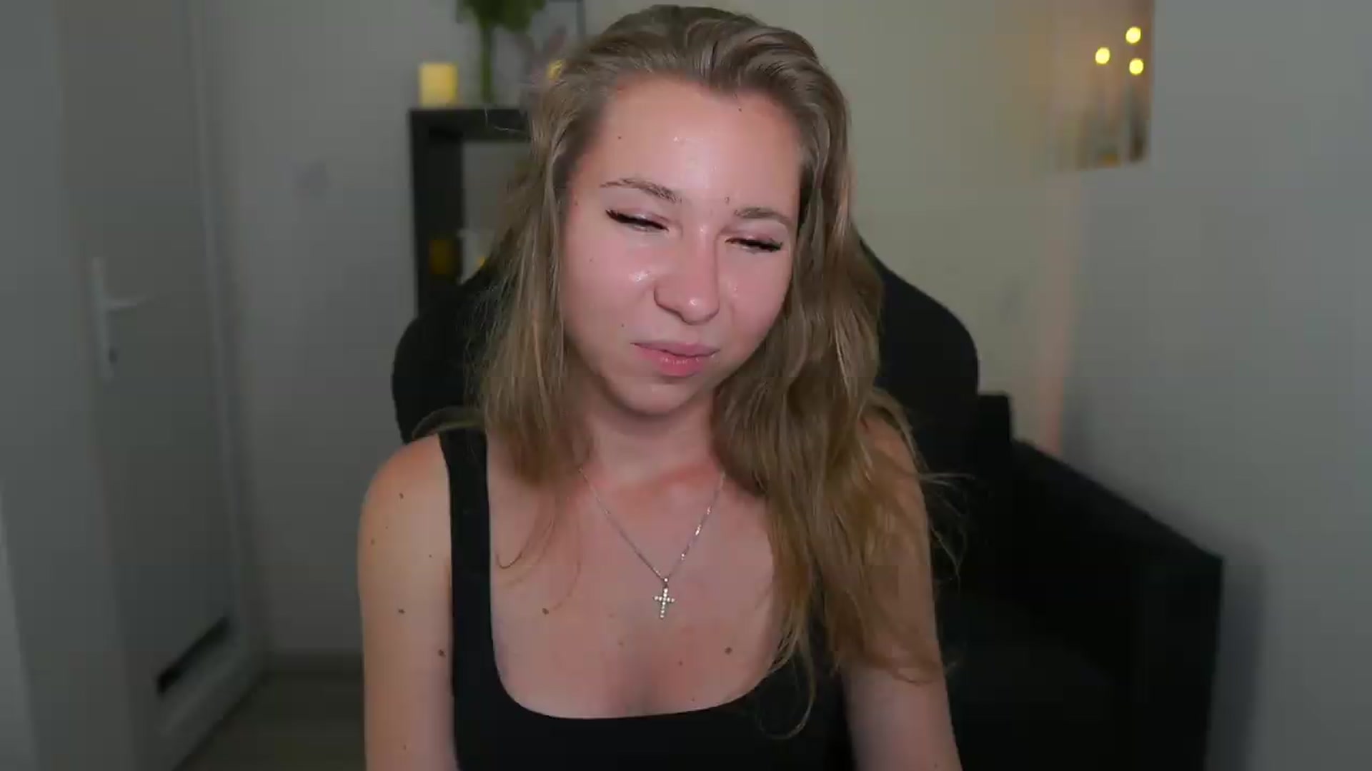 Gallery image thumbnail from VivienVance18's myfreecams stream on, 06/18/2026, 23:27 image 10 of 20