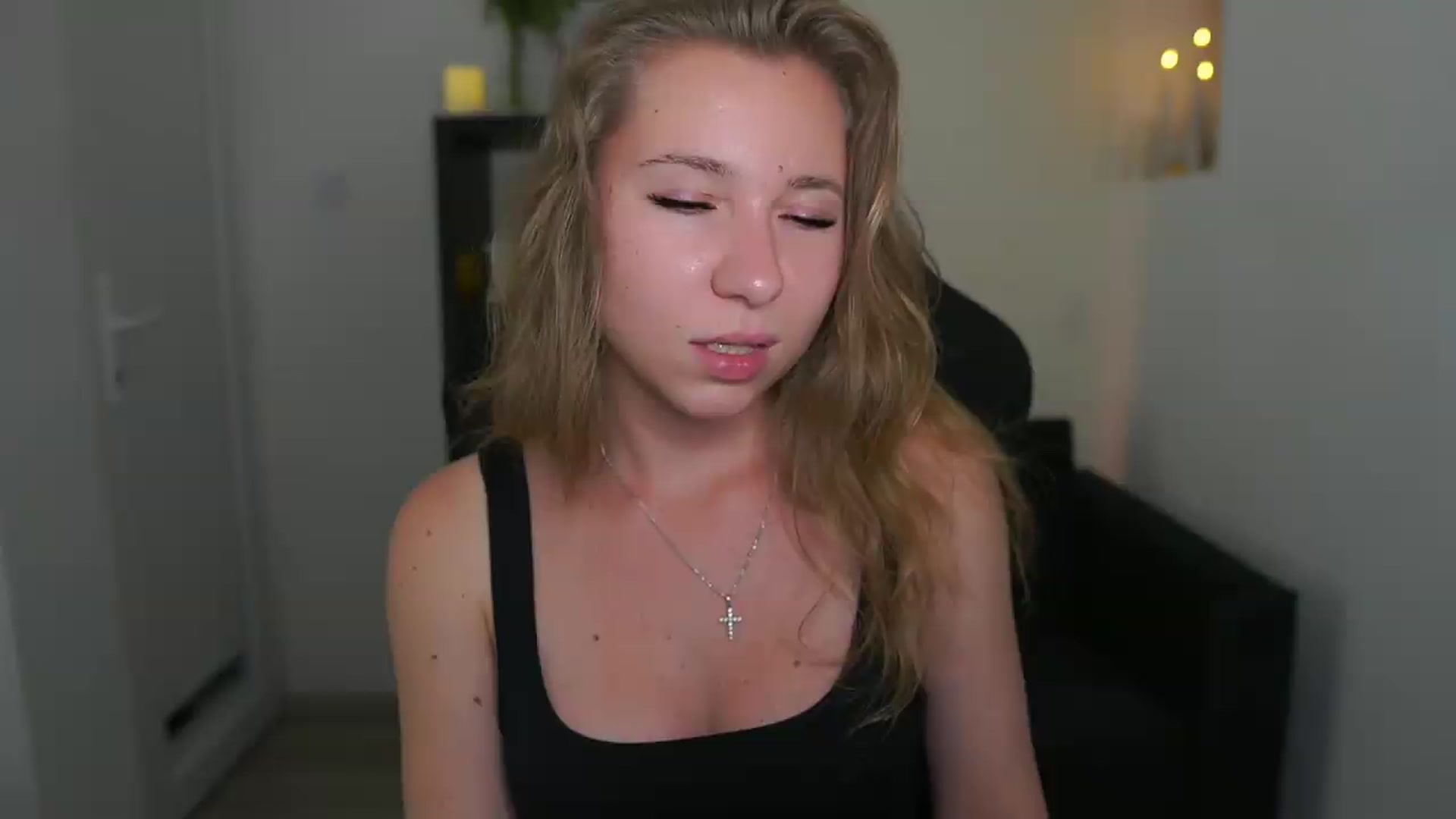 Gallery image thumbnail from VivienVance18's myfreecams stream on, 06/18/2026, 23:27 image 9 of 20