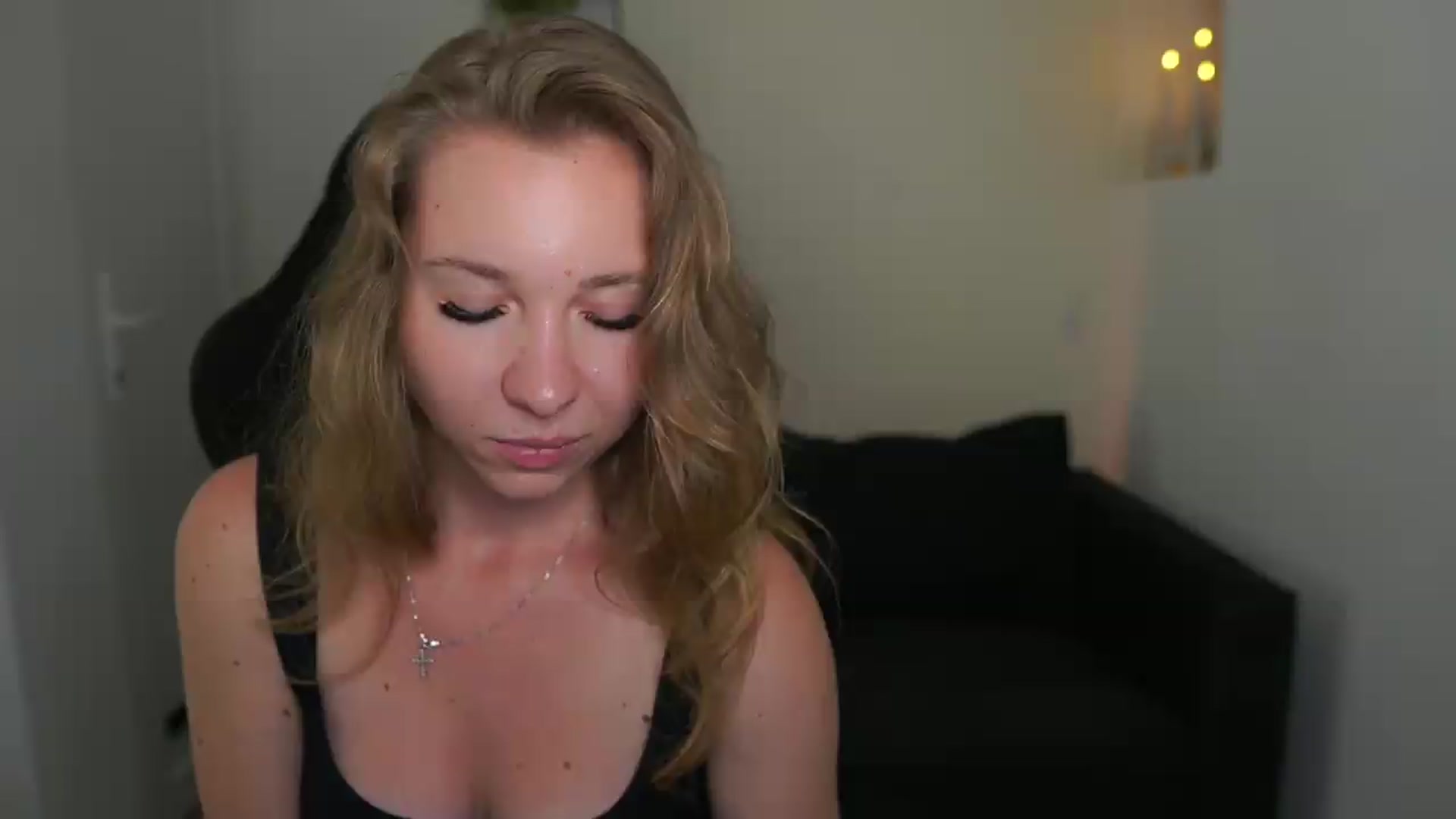 Gallery image thumbnail from VivienVance18's myfreecams stream on, 06/19/2026, 02:56 image 5 of 20