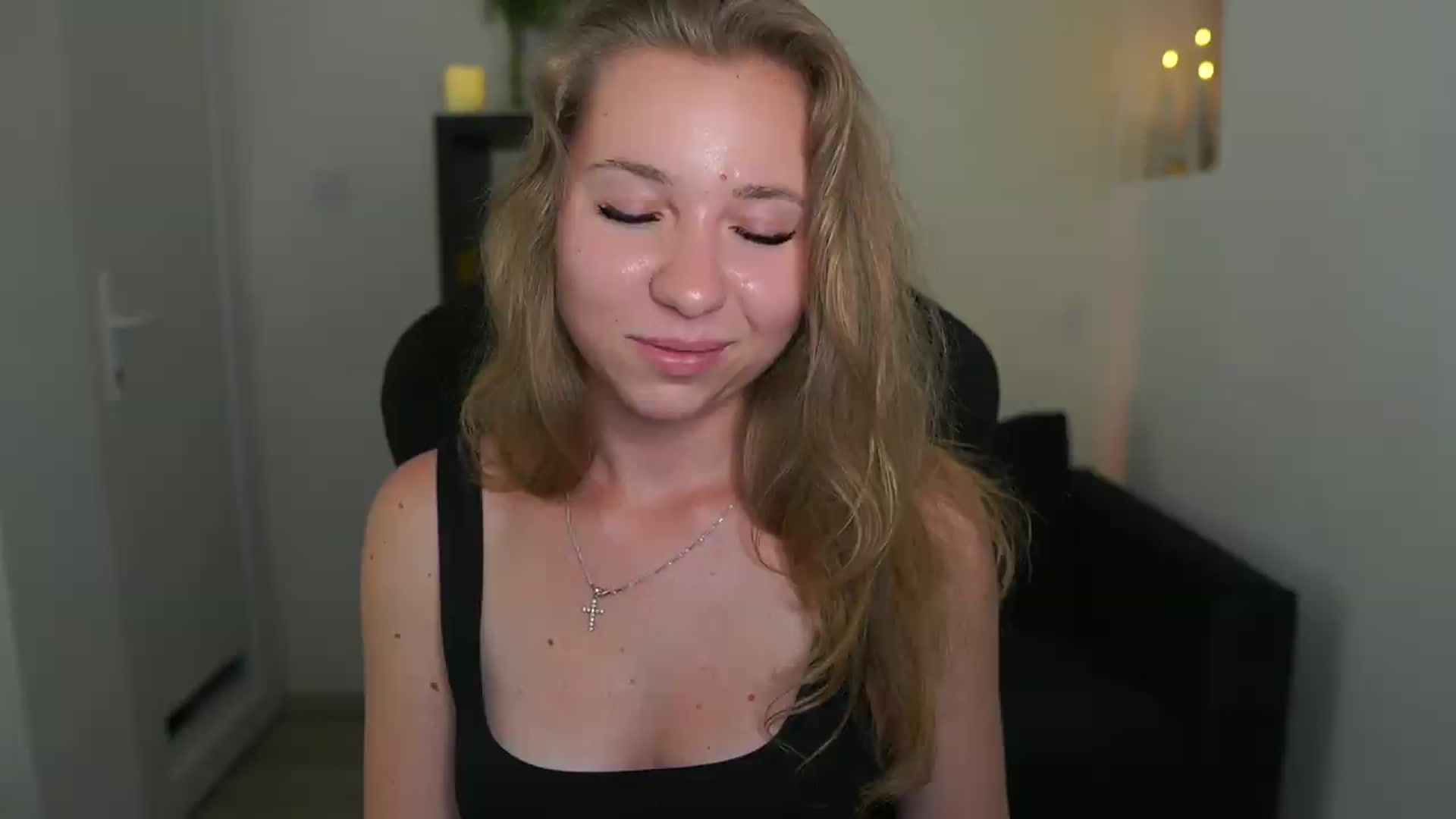 Gallery image thumbnail from VivienVance18's myfreecams stream on, 06/19/2026, 02:56 image 9 of 20