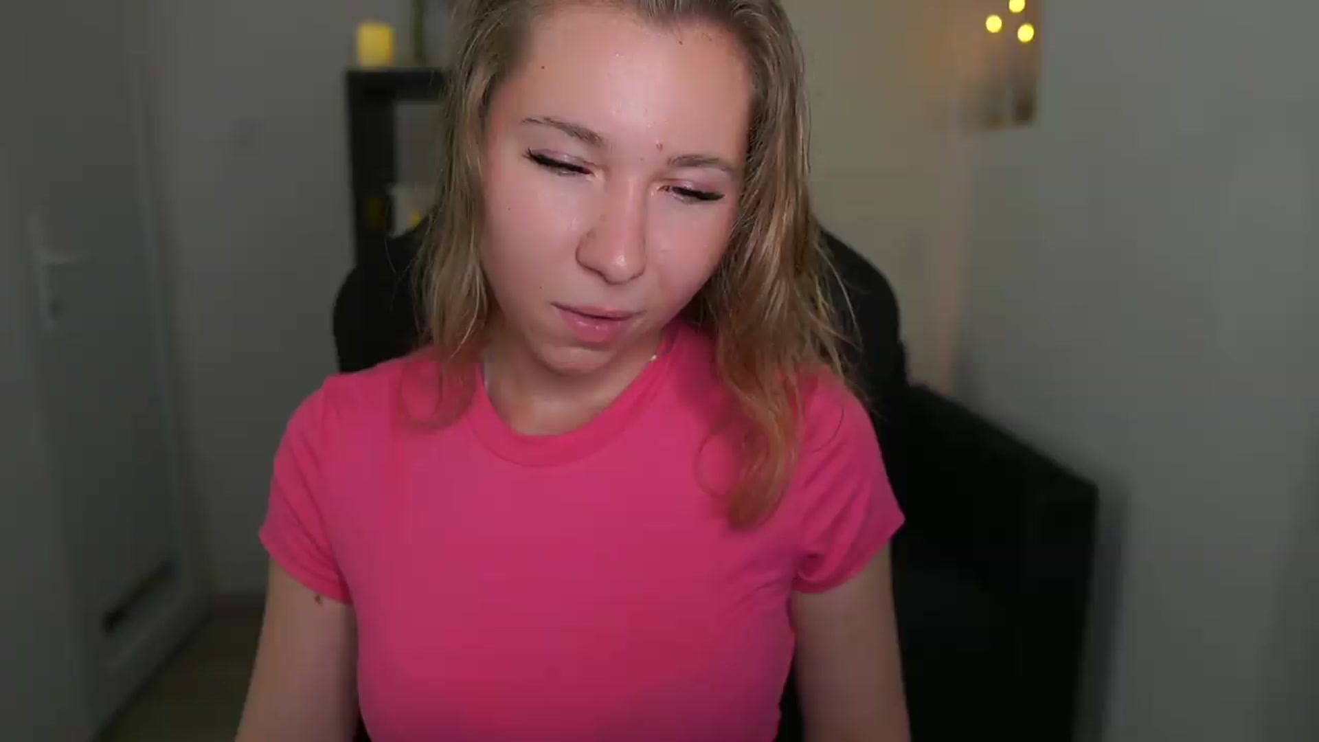 Gallery image thumbnail from VivienVance18's myfreecams stream on, 06/20/2026, 21:56 image 2 of 20