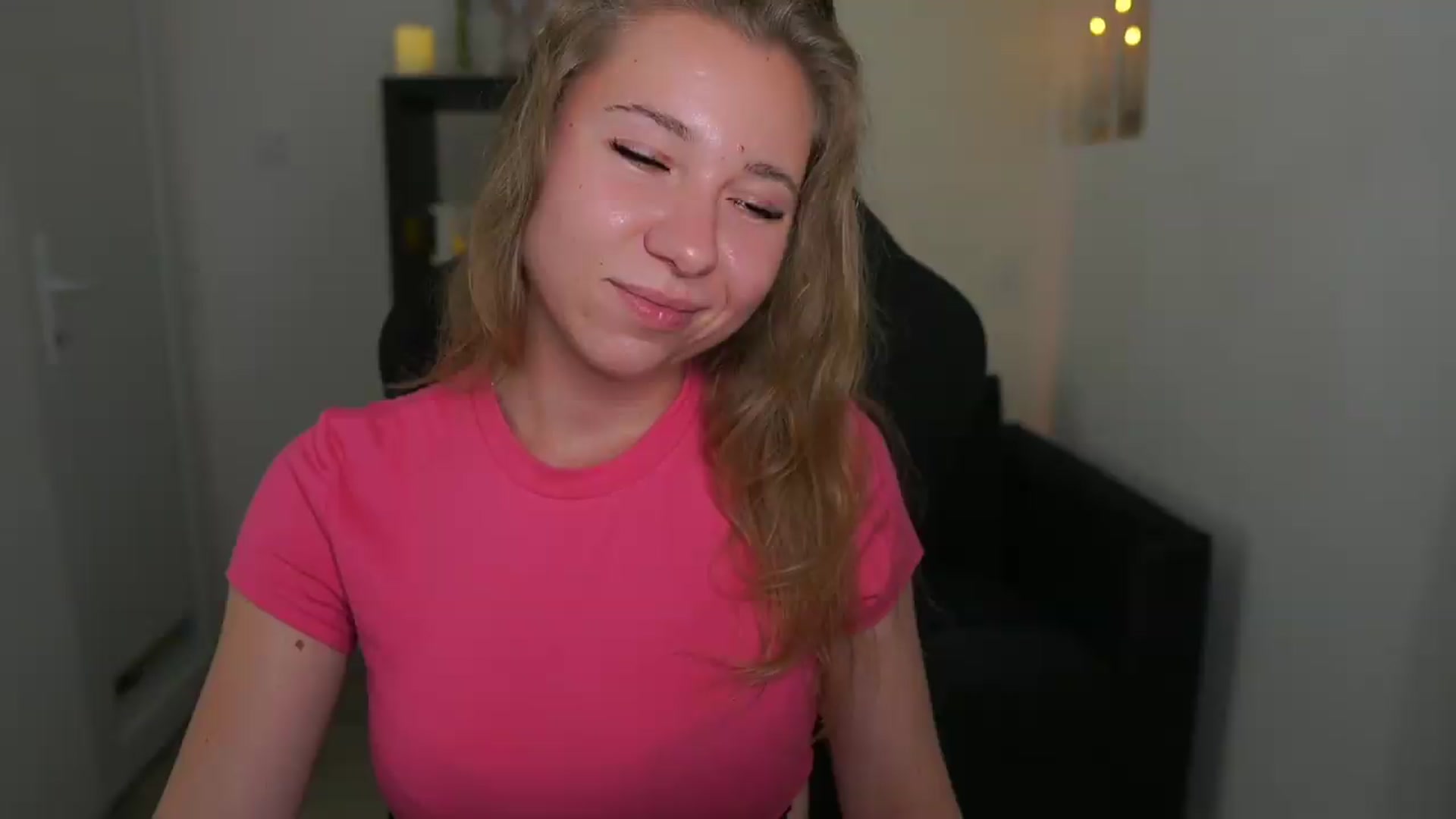 Gallery image thumbnail from VivienVance18's myfreecams stream on, 06/20/2026, 21:56 image 13 of 20