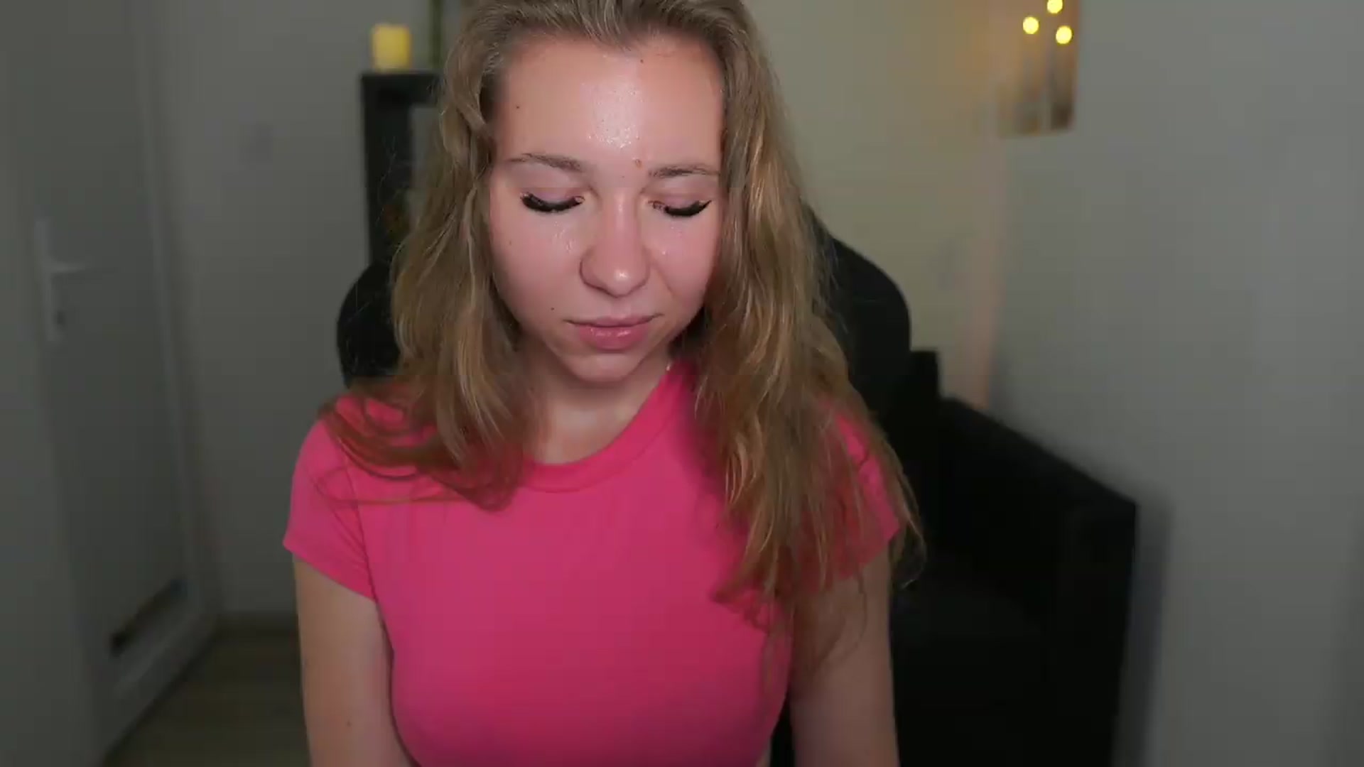 Gallery image thumbnail from VivienVance18's myfreecams stream on, 06/20/2026, 23:40 image 4 of 20