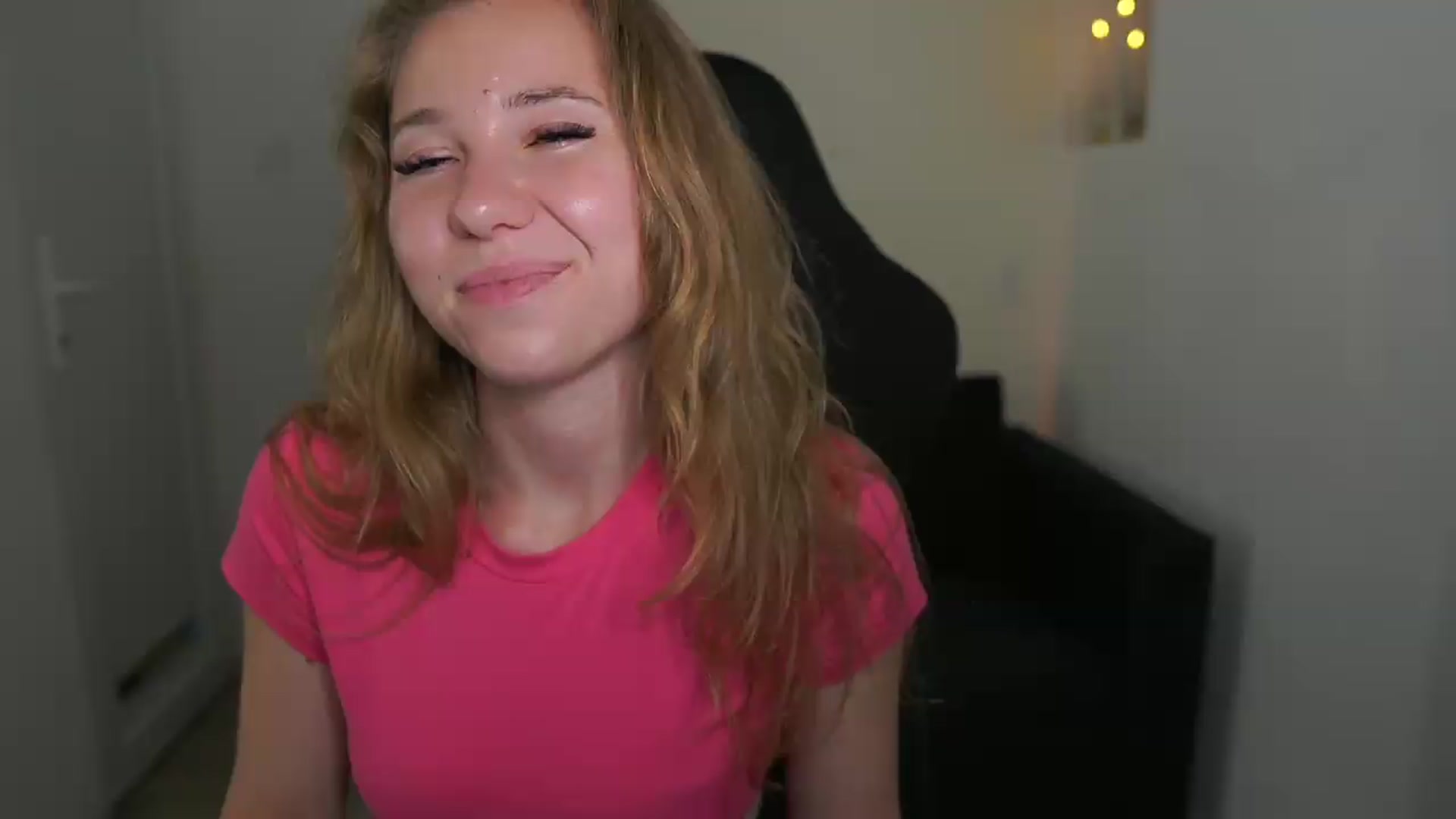 Gallery image thumbnail from VivienVance18's myfreecams stream on, 06/20/2026, 23:40 image 8 of 20