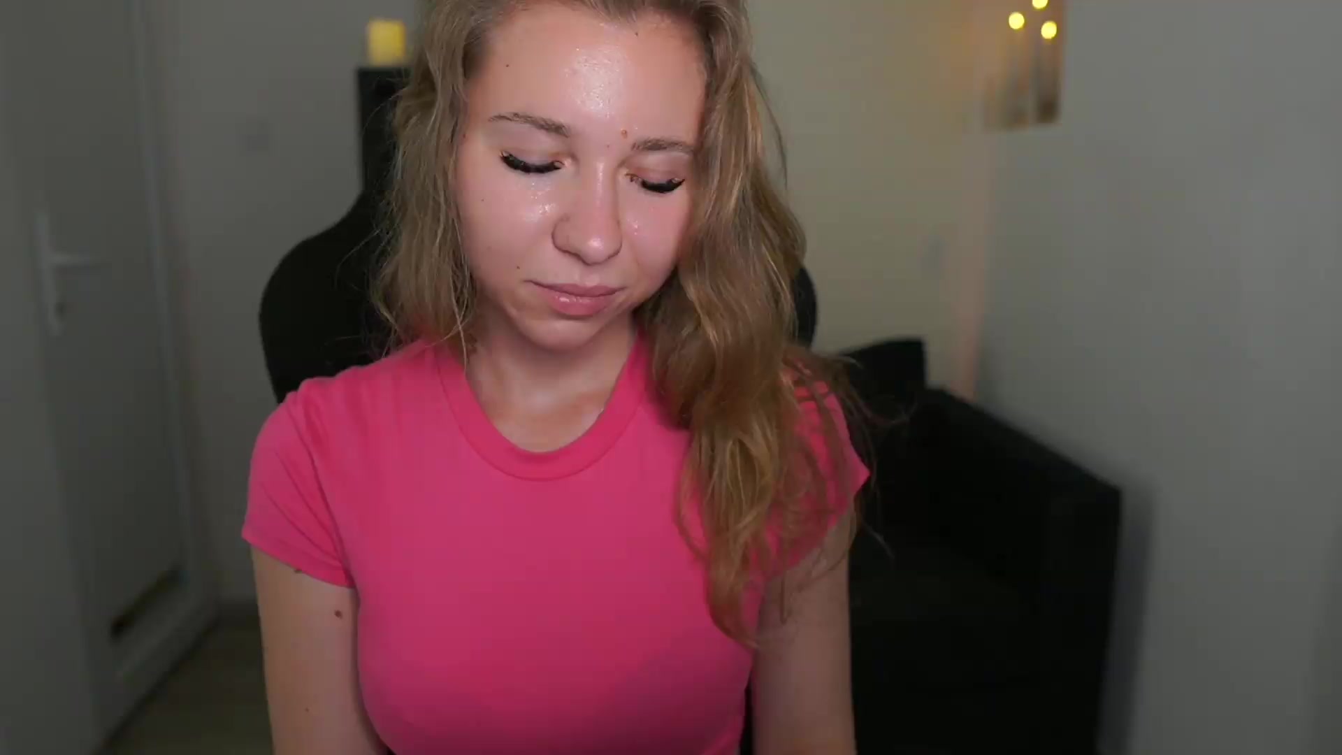 Gallery image thumbnail from VivienVance18's myfreecams stream on, 06/21/2026, 01:00 image 17 of 20