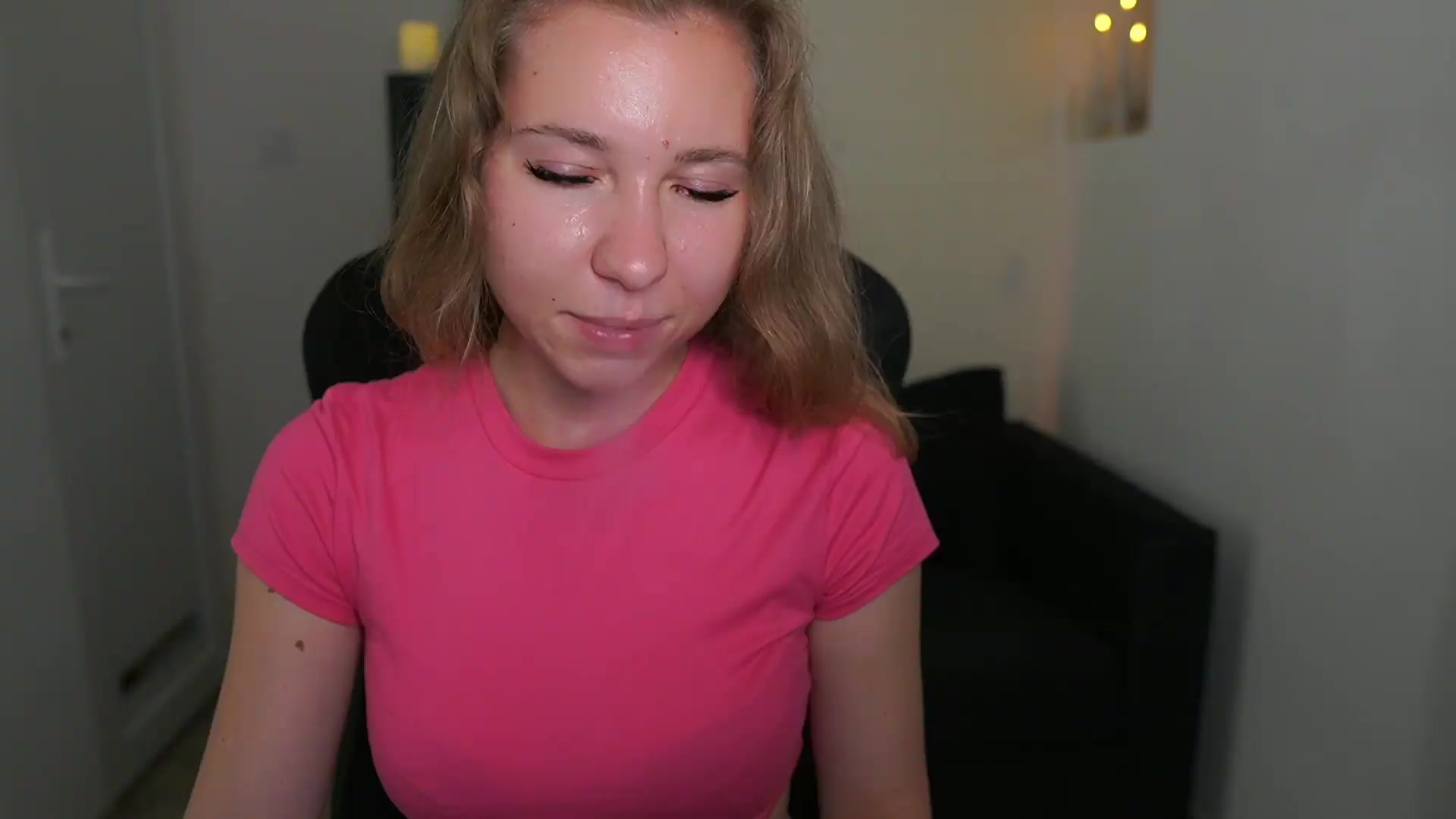 Gallery image thumbnail from VivienVance18's myfreecams stream on, 06/21/2026, 01:00 image 16 of 20