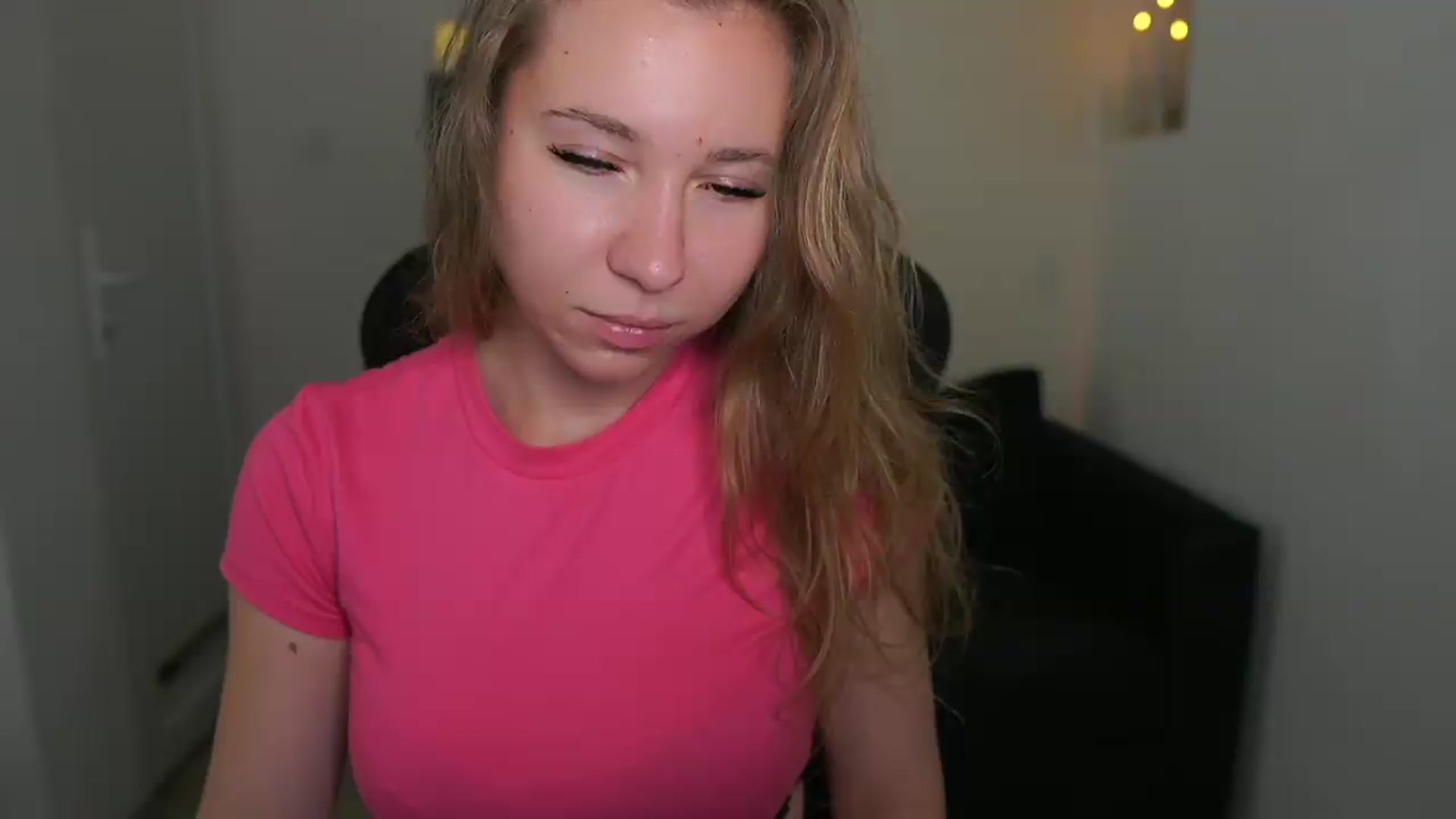 Gallery image thumbnail from VivienVance18's myfreecams stream on, 06/21/2026, 14:07 image 15 of 20