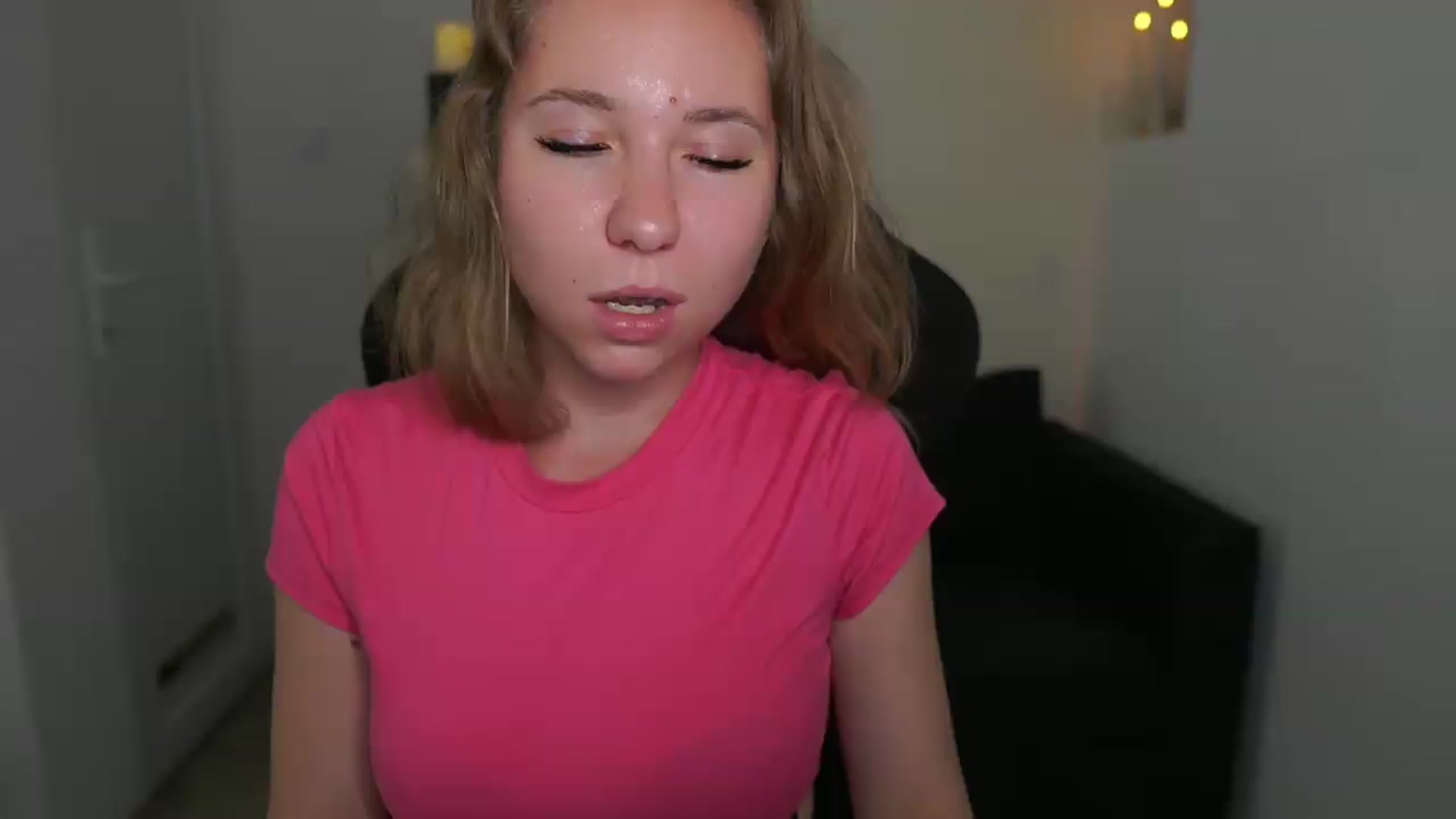 Gallery image thumbnail from VivienVance18's myfreecams stream on, 06/21/2026, 17:45 image 16 of 20