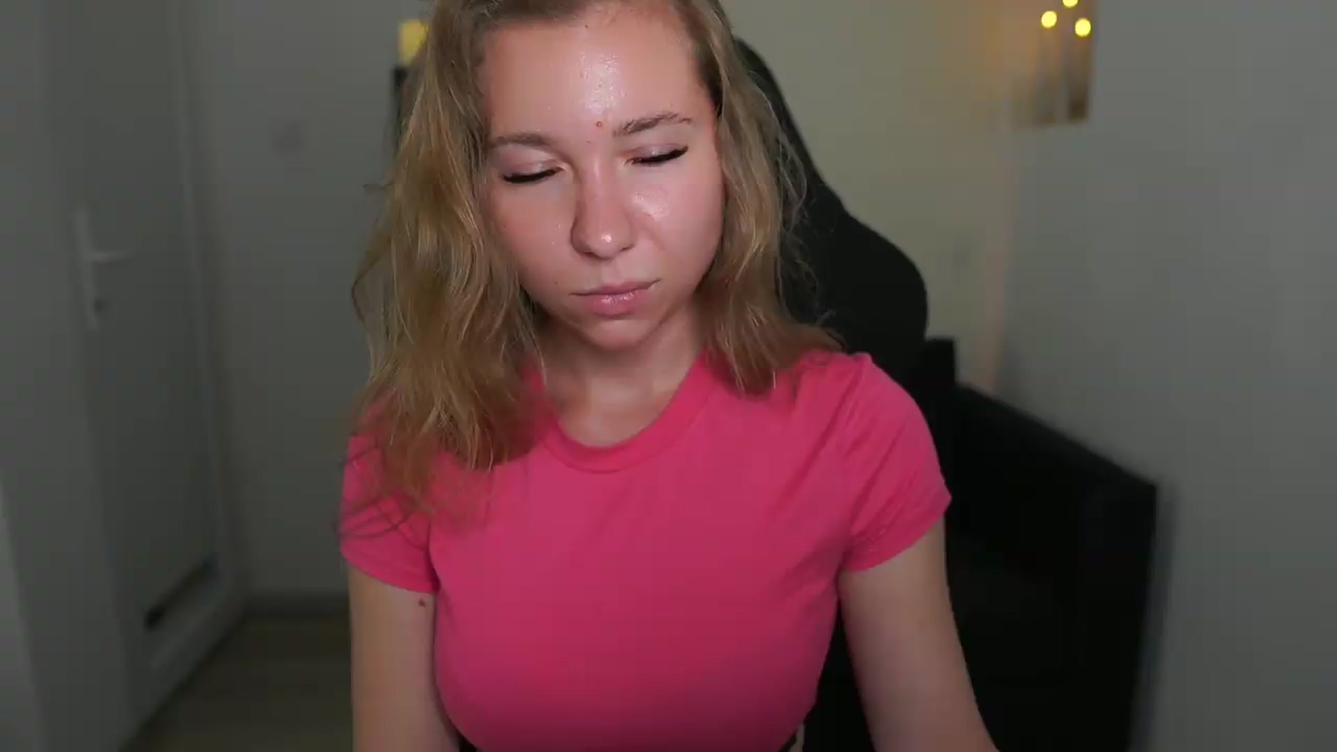 Gallery image thumbnail from VivienVance18's myfreecams stream on, 06/21/2026, 17:45 image 18 of 20