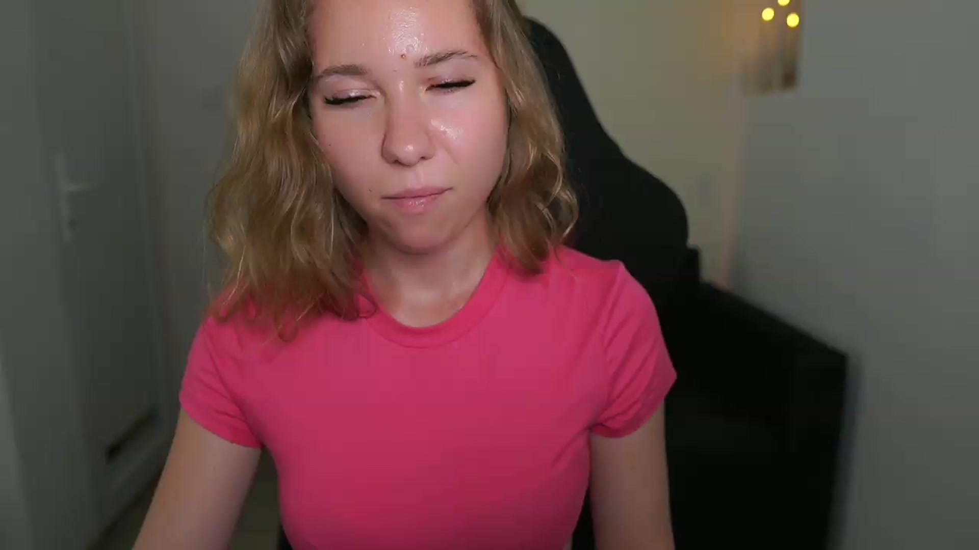 Gallery image thumbnail from VivienVance18's myfreecams stream on, 06/21/2026, 18:43 image 12 of 20