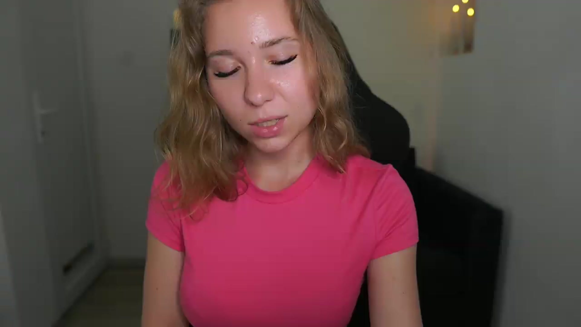 Gallery image thumbnail from VivienVance18's myfreecams stream on, 06/21/2026, 18:43 image 14 of 20