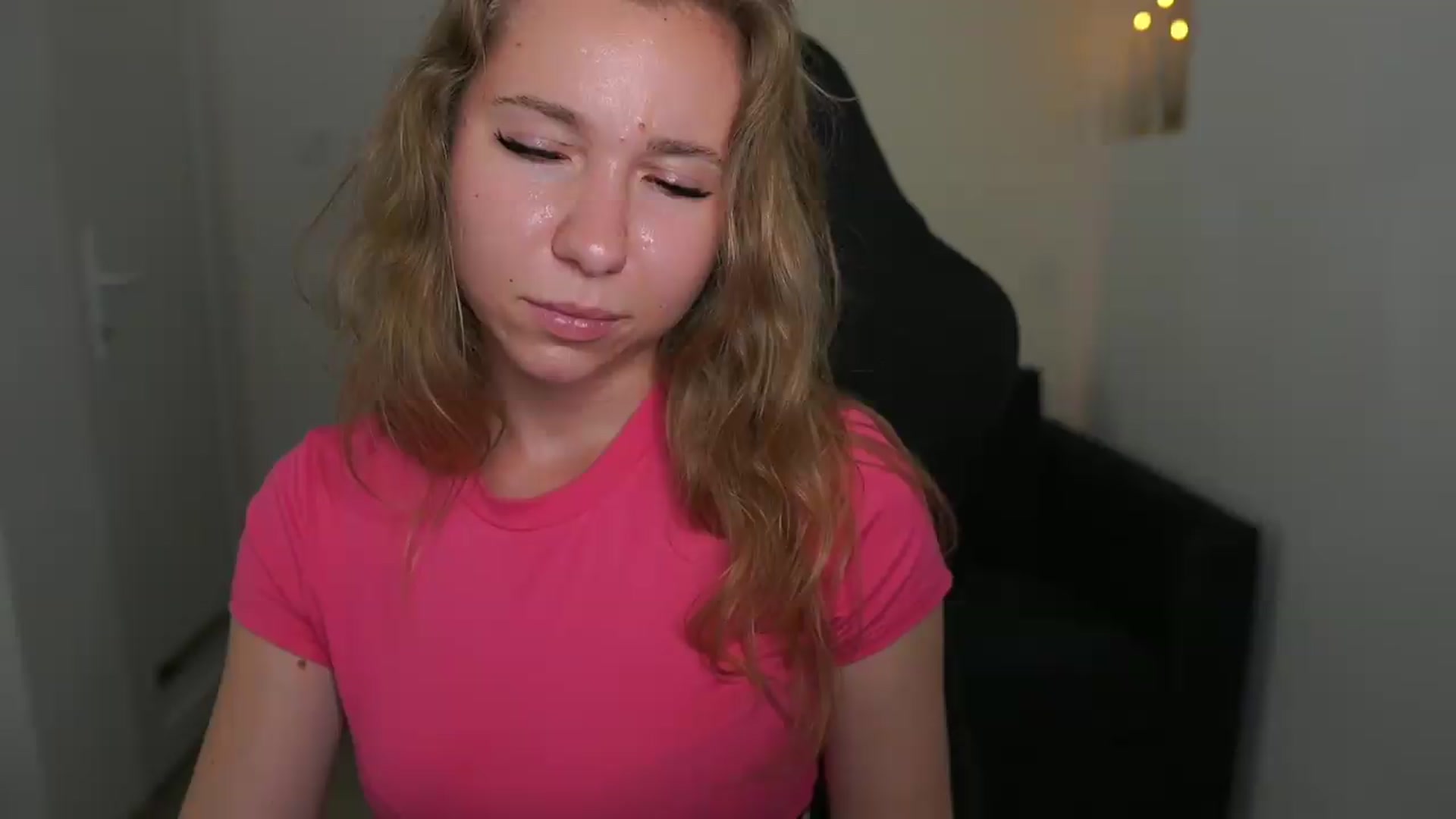 Gallery image thumbnail from VivienVance18's myfreecams stream on, 06/21/2026, 18:43 image 4 of 20