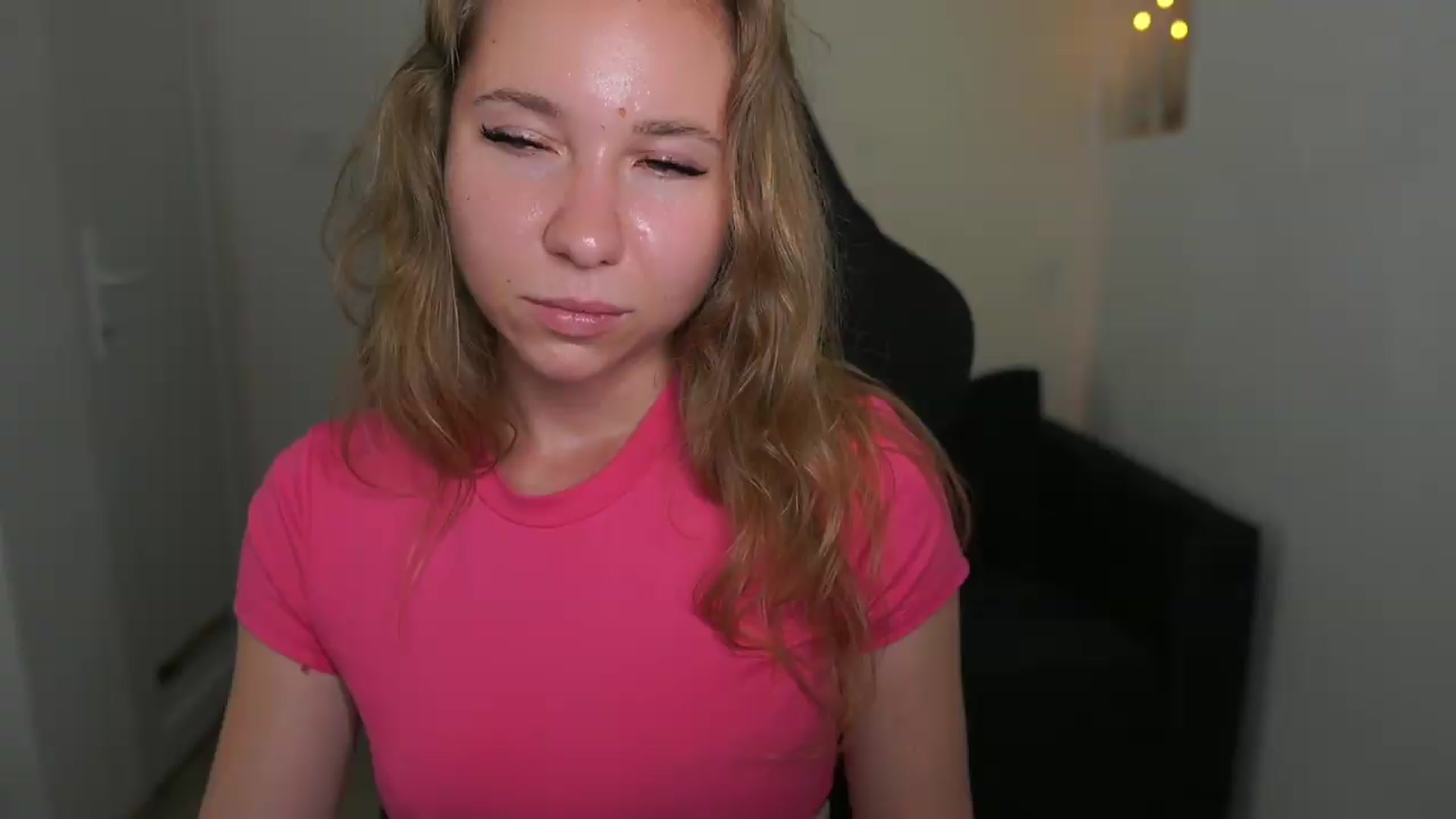 Gallery image thumbnail from VivienVance18's myfreecams stream on, 06/21/2026, 18:43 image 2 of 20