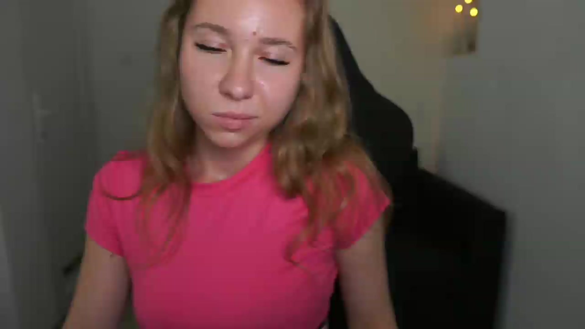 Gallery image thumbnail from VivienVance18's myfreecams stream on, 06/21/2026, 18:43 image 9 of 20