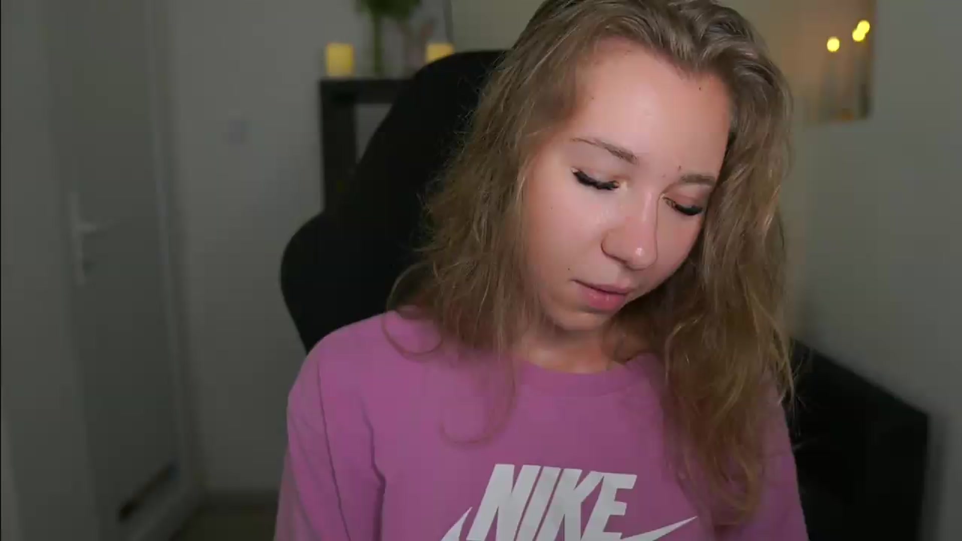 Gallery image thumbnail from VivienVance18's myfreecams stream on, 06/22/2026, 15:43 image 3 of 20