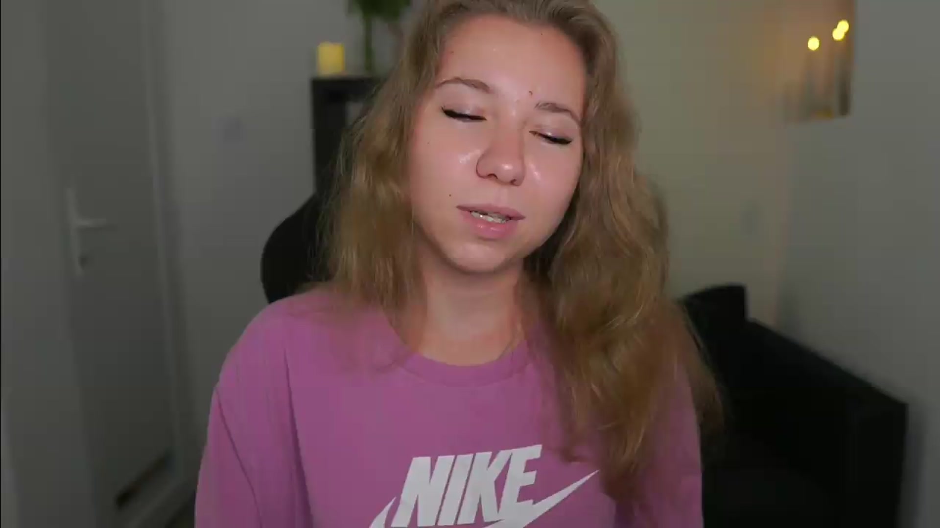 Gallery image thumbnail from VivienVance18's myfreecams stream on, 06/22/2026, 20:06 image 1 of 20