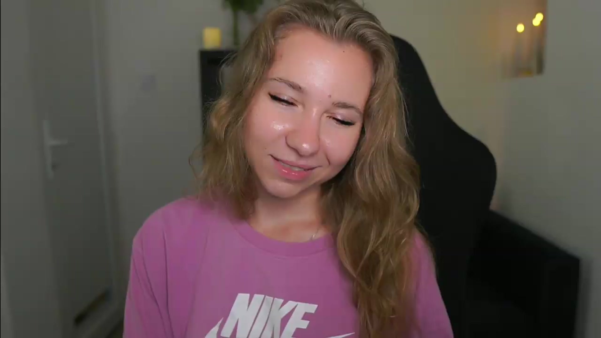 Gallery image thumbnail from VivienVance18's myfreecams stream on, 06/22/2026, 20:06 image 9 of 20
