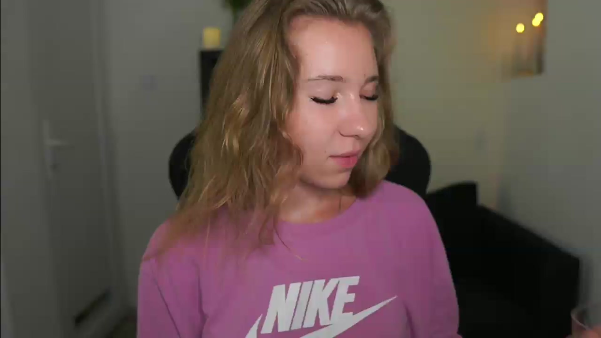 Gallery image thumbnail from VivienVance18's myfreecams stream on, 06/22/2026, 20:06 image 17 of 20