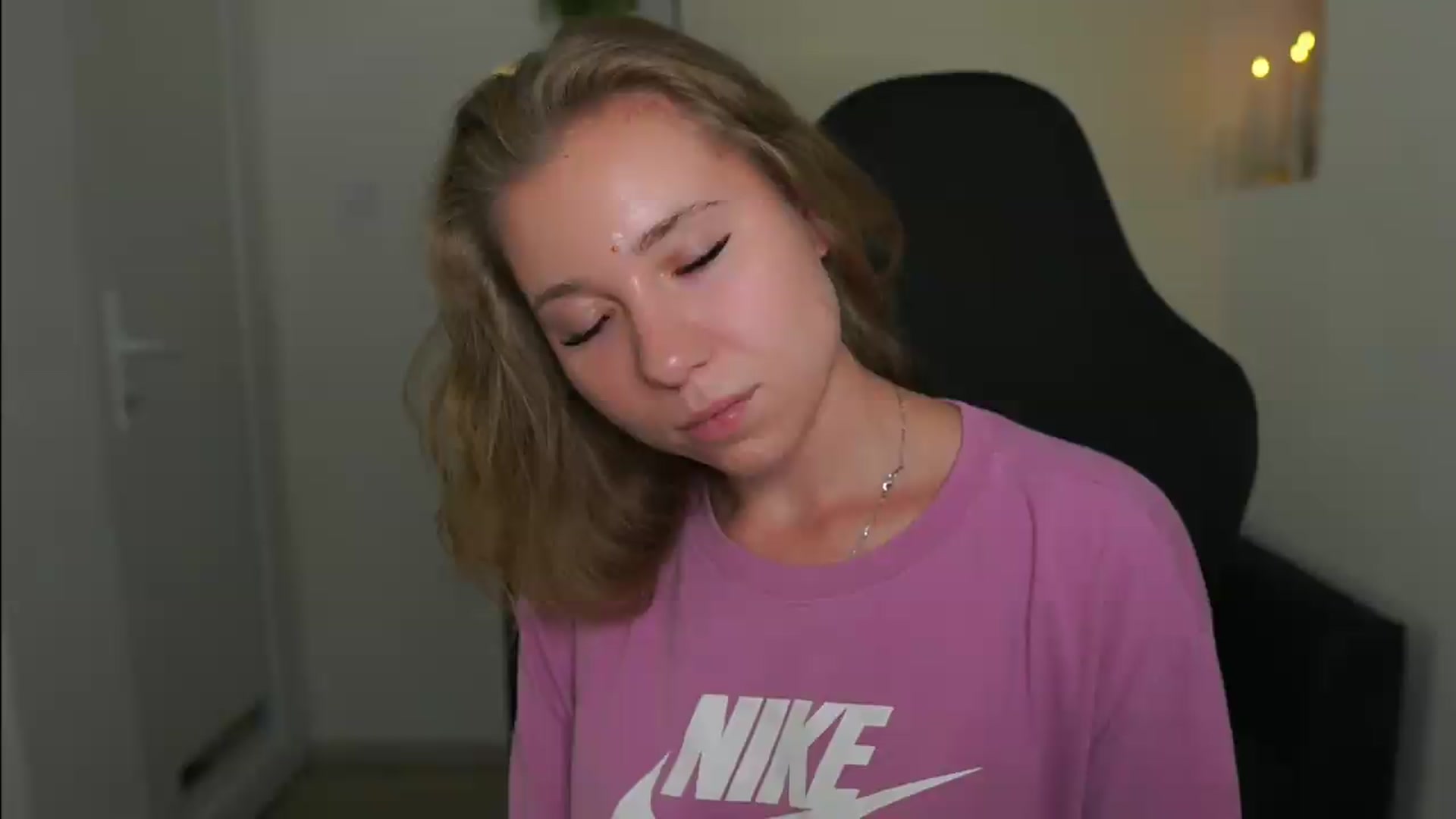 Gallery image thumbnail from VivienVance18's myfreecams stream on, 06/22/2026, 20:06 image 19 of 20