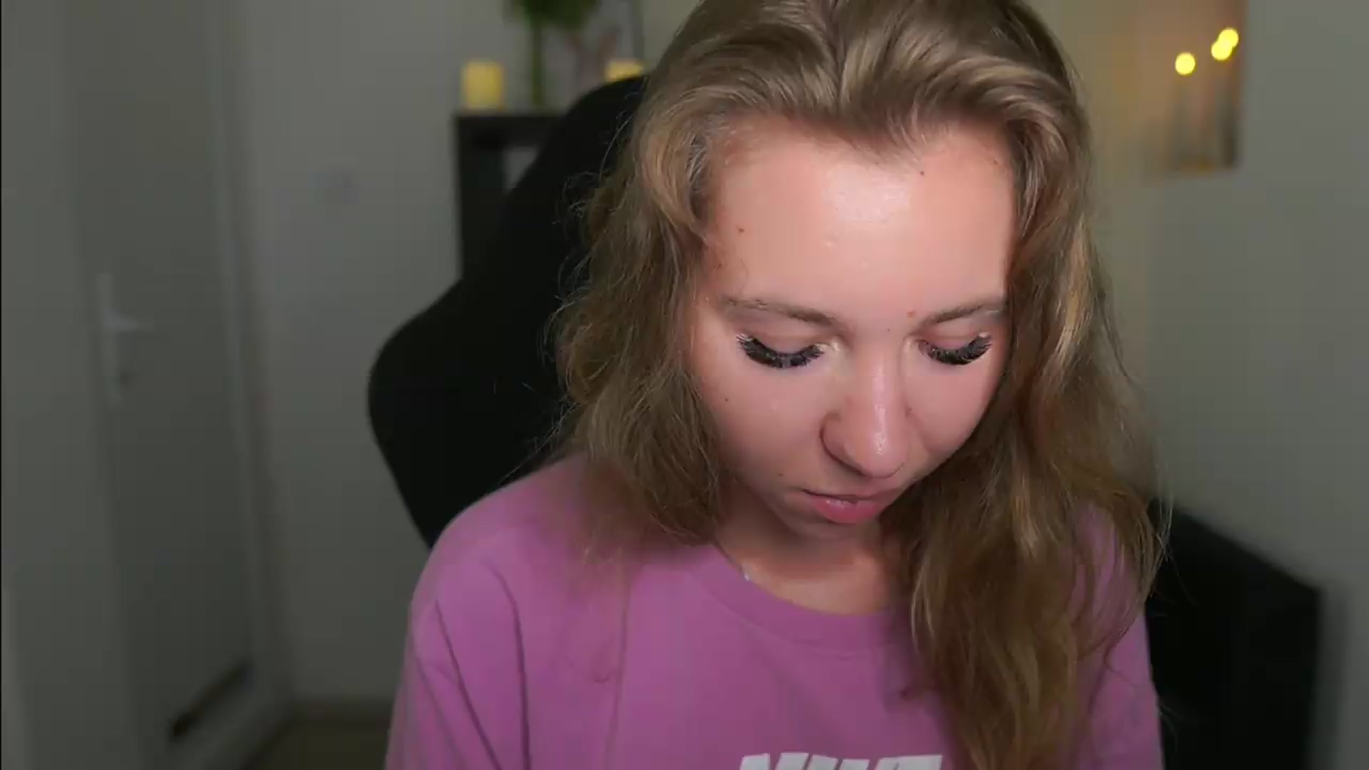 Gallery image thumbnail from VivienVance18's myfreecams stream on, 06/22/2026, 20:06 image 16 of 20