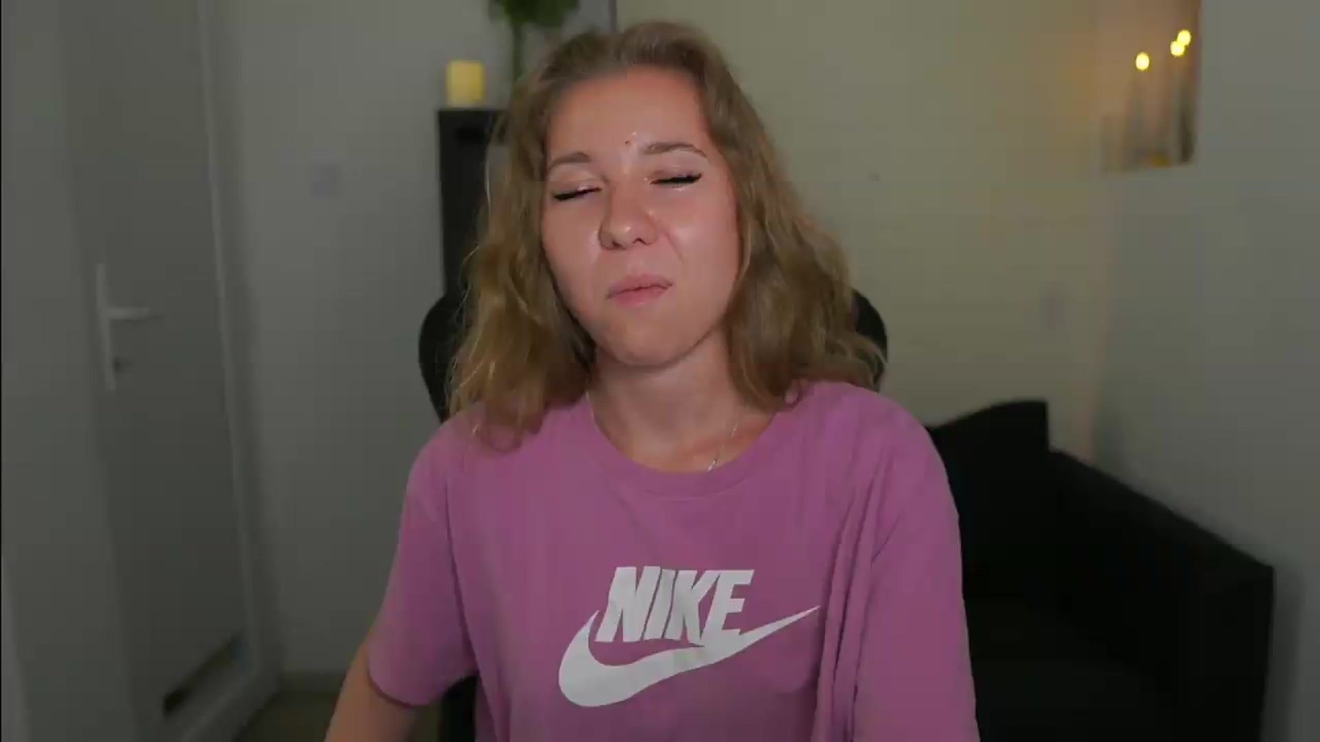 Gallery image thumbnail from VivienVance18's myfreecams stream on, 06/22/2026, 20:06 image 8 of 20