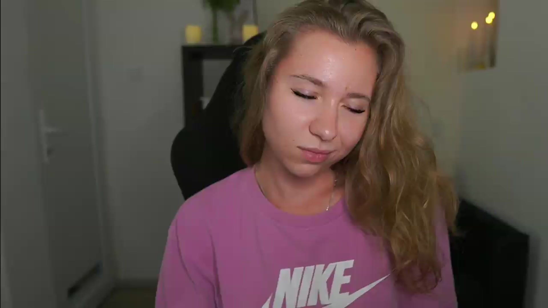 Gallery image thumbnail from VivienVance18's myfreecams stream on, 06/22/2026, 20:06 image 18 of 20