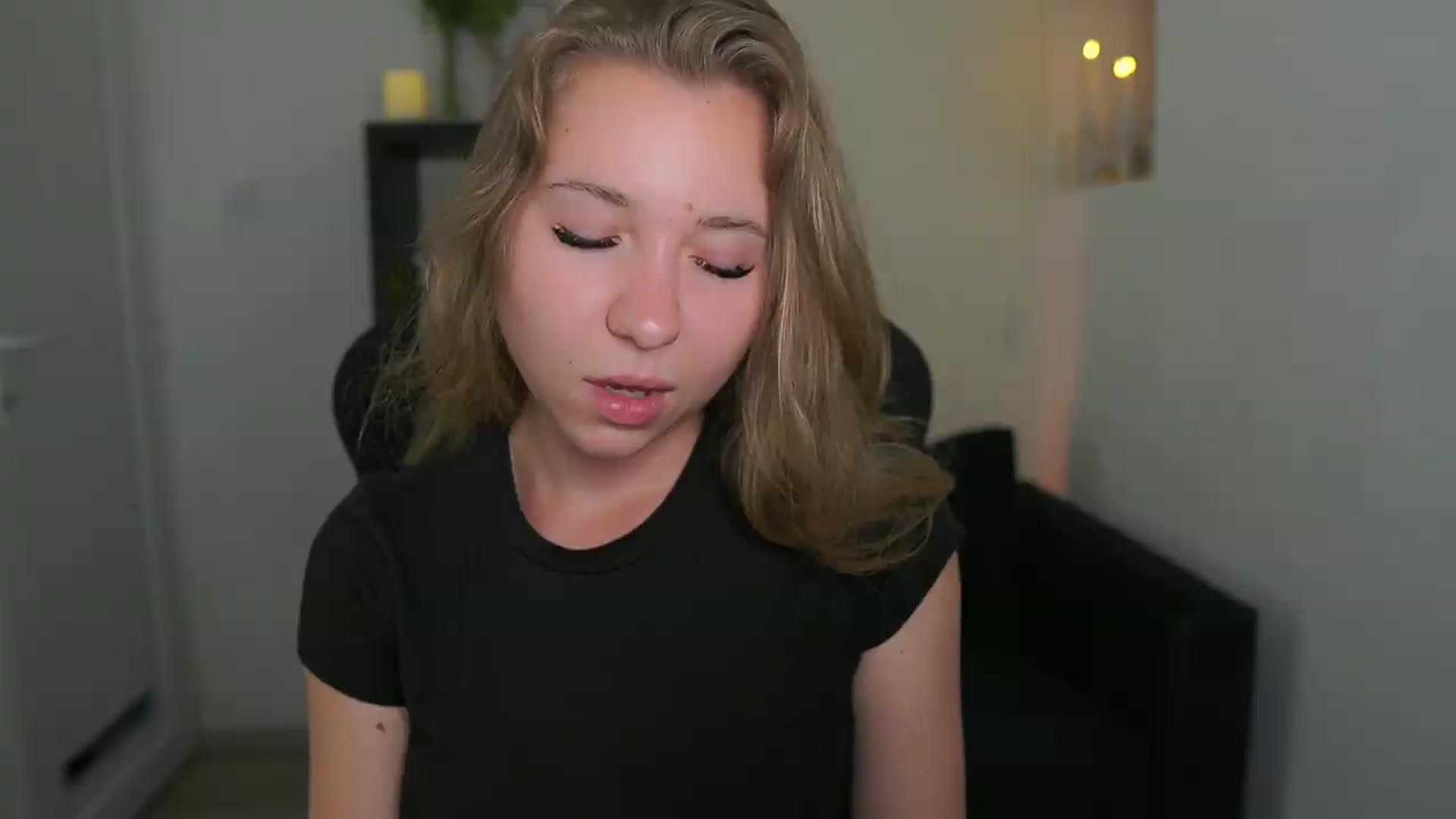 Gallery image thumbnail from VivienVance18's myfreecams stream on, 06/23/2026, 19:57 image 9 of 20