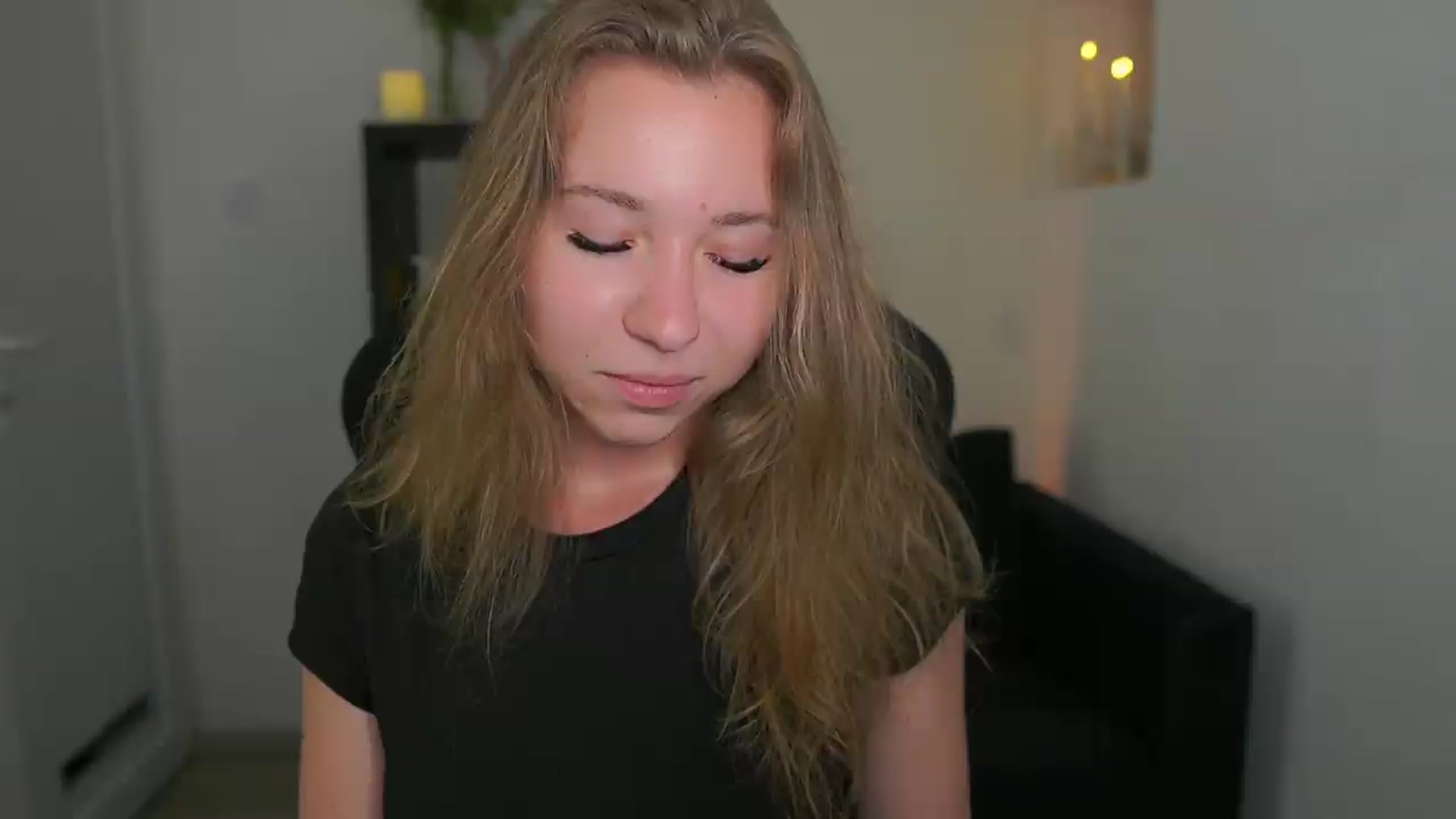 Gallery image thumbnail from VivienVance18's myfreecams stream on, 06/23/2026, 19:57 image 2 of 20